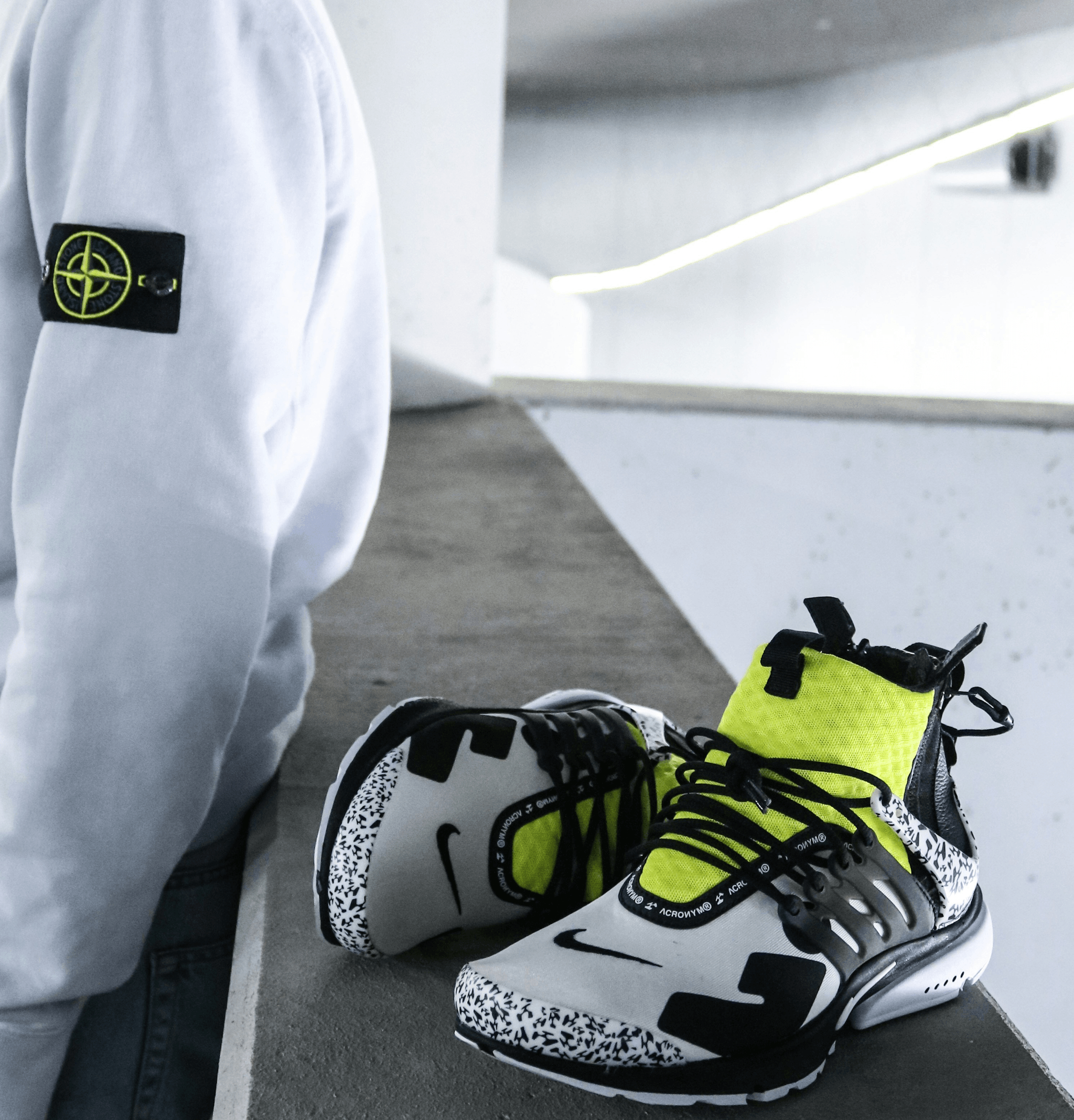 Sneaker Inspection process ensuring quality assurance.