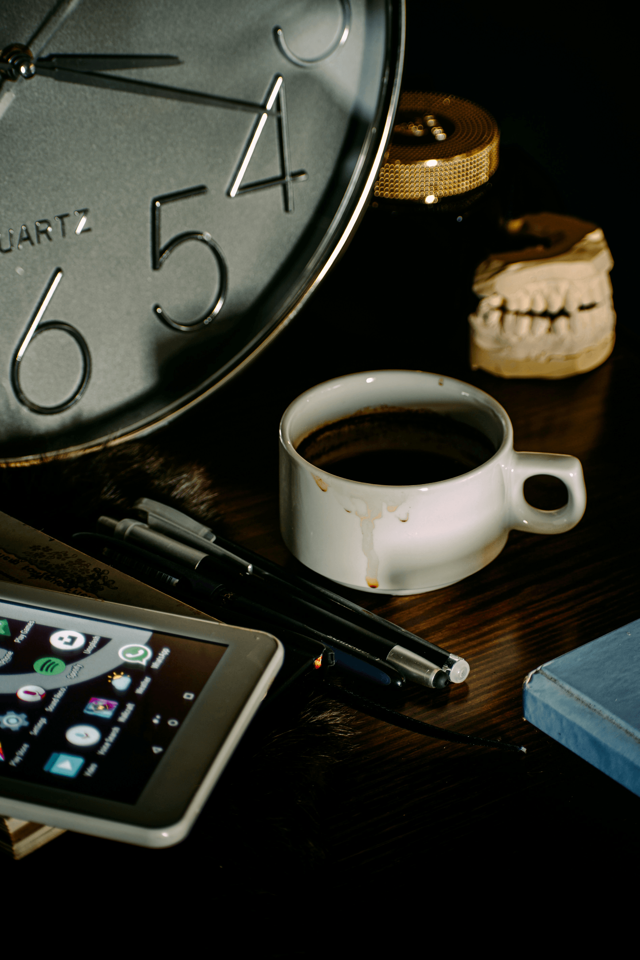 一直想尿！一天超過8次便算頻尿？詳解頻尿成因、潛在風險、症狀、治療與飲食｜淺顯易懂的行醫筆記｜療寮診所．板橋江子翠｜家醫科診所．健保一般科