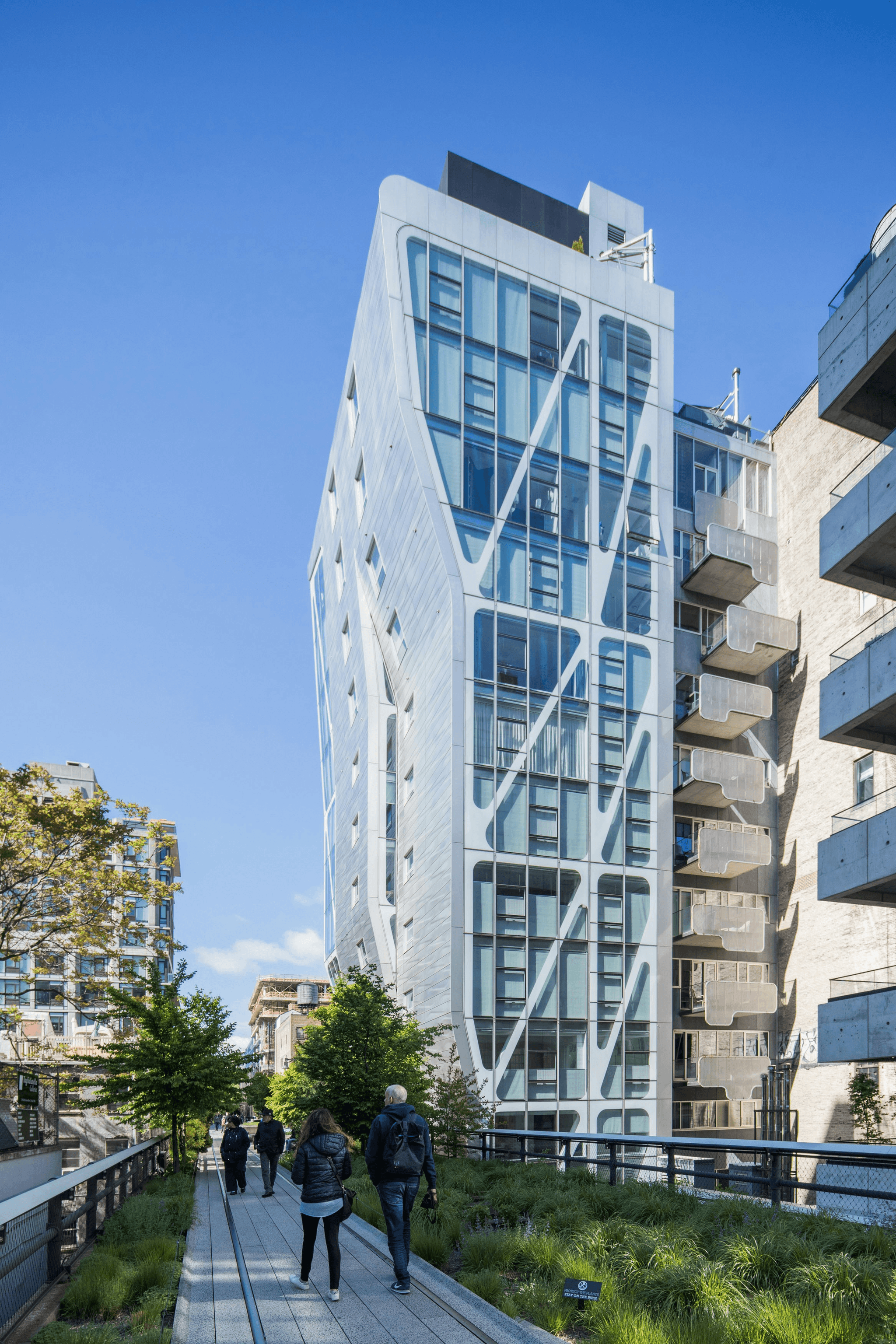 Innovative demountable buildings in an urban setting