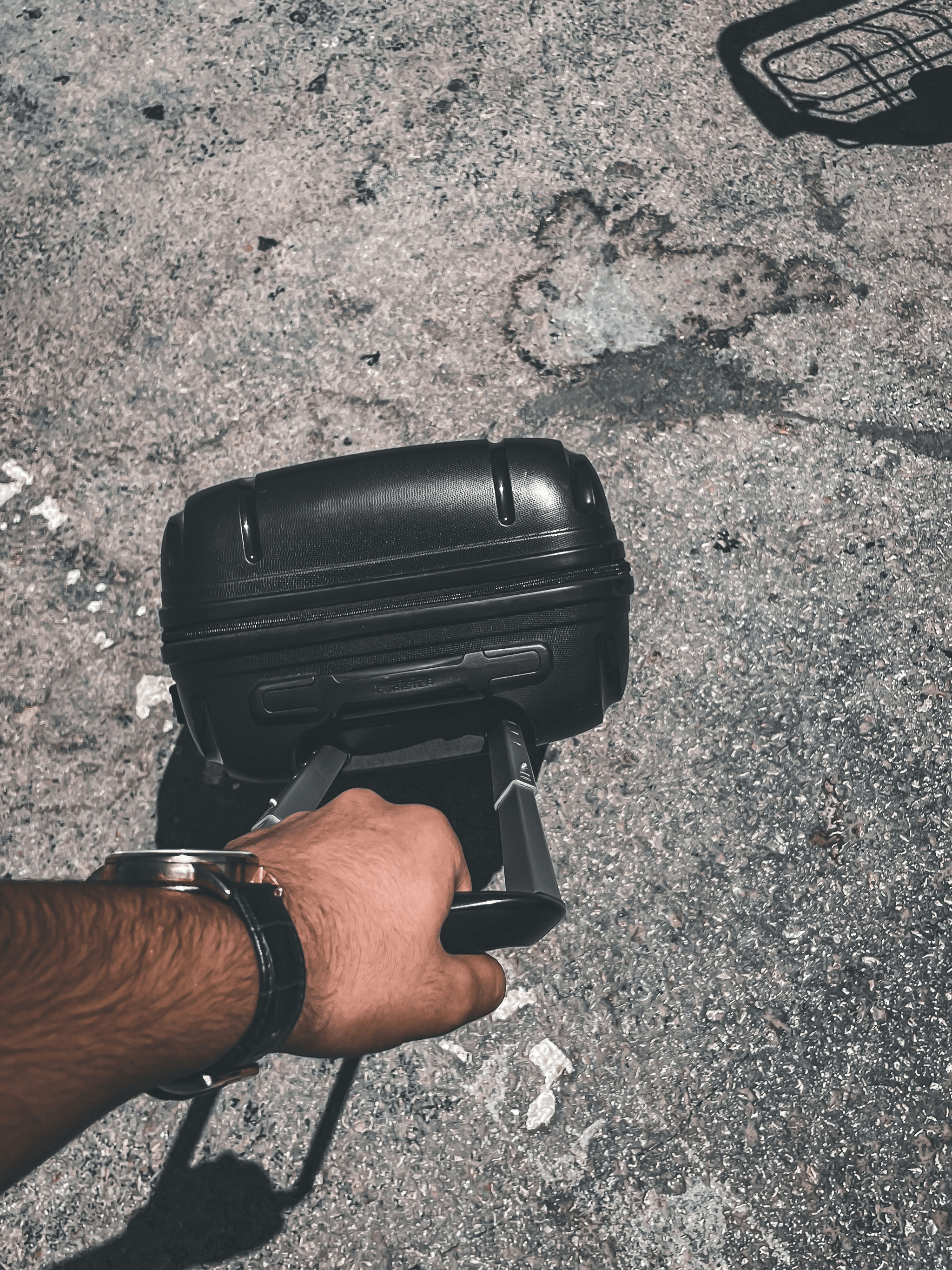 Jerk Test for Bags and Suitcases demonstrates impact resistance in Bag On-site Tests.