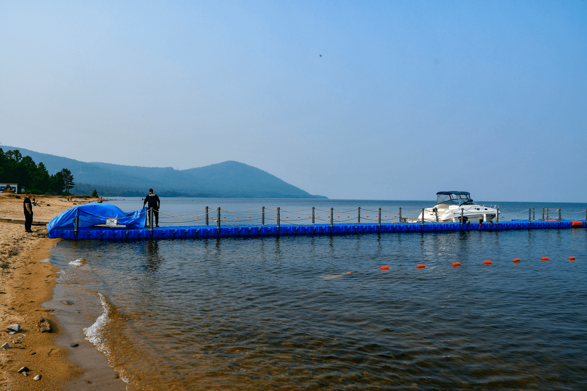 how many people can be on a pontoon boat in covered model