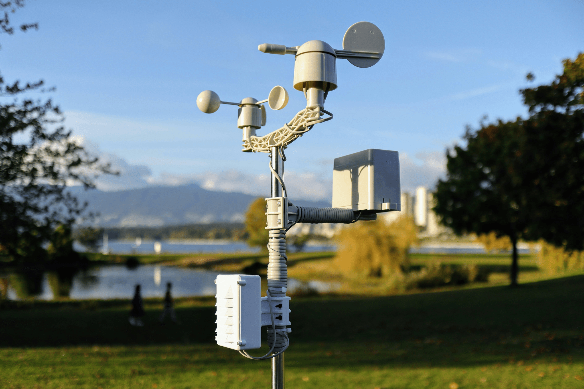 Airport Weather Observation System providing real-time data