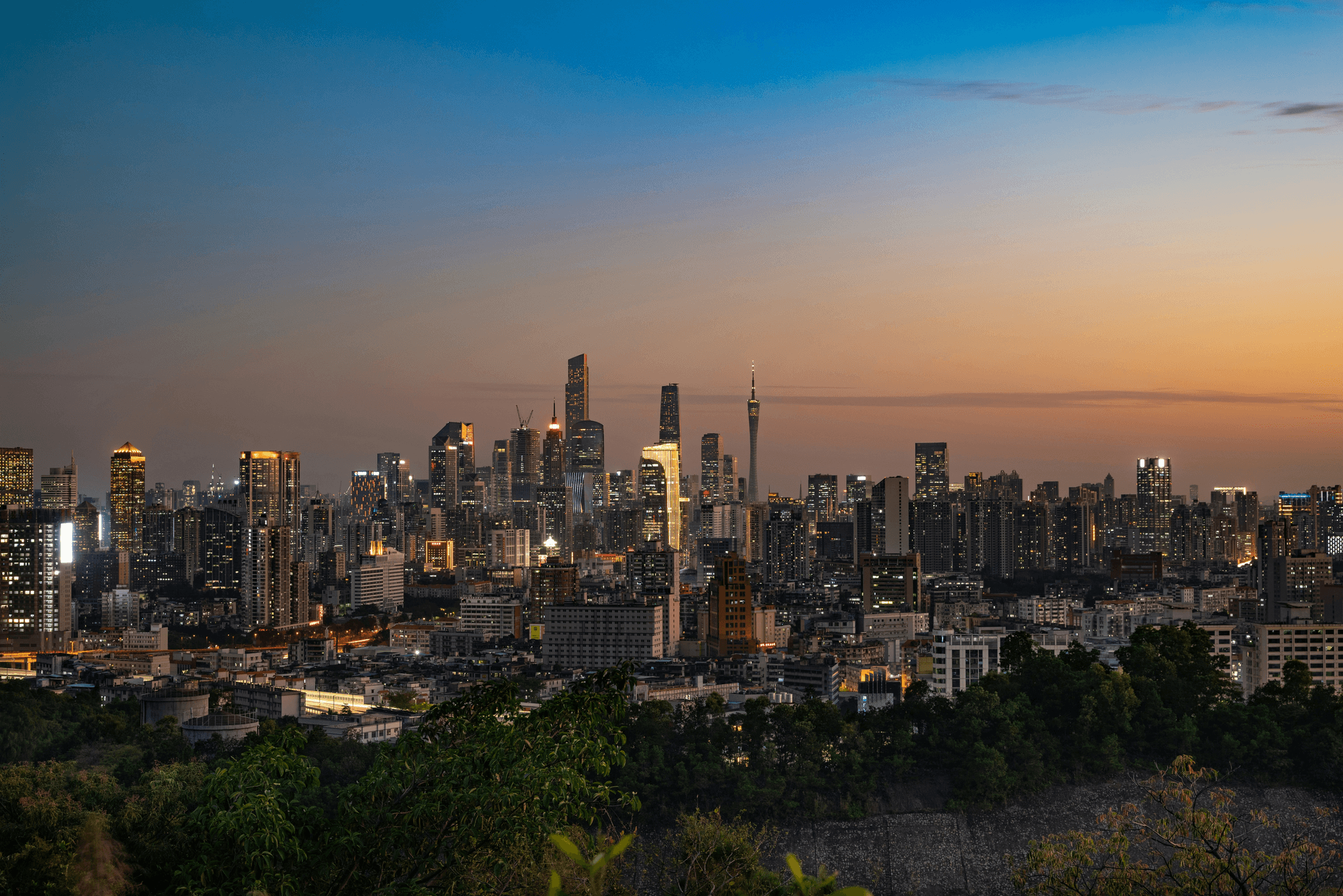 Guangzhou sourcing agent guiding clients through successful product procurement