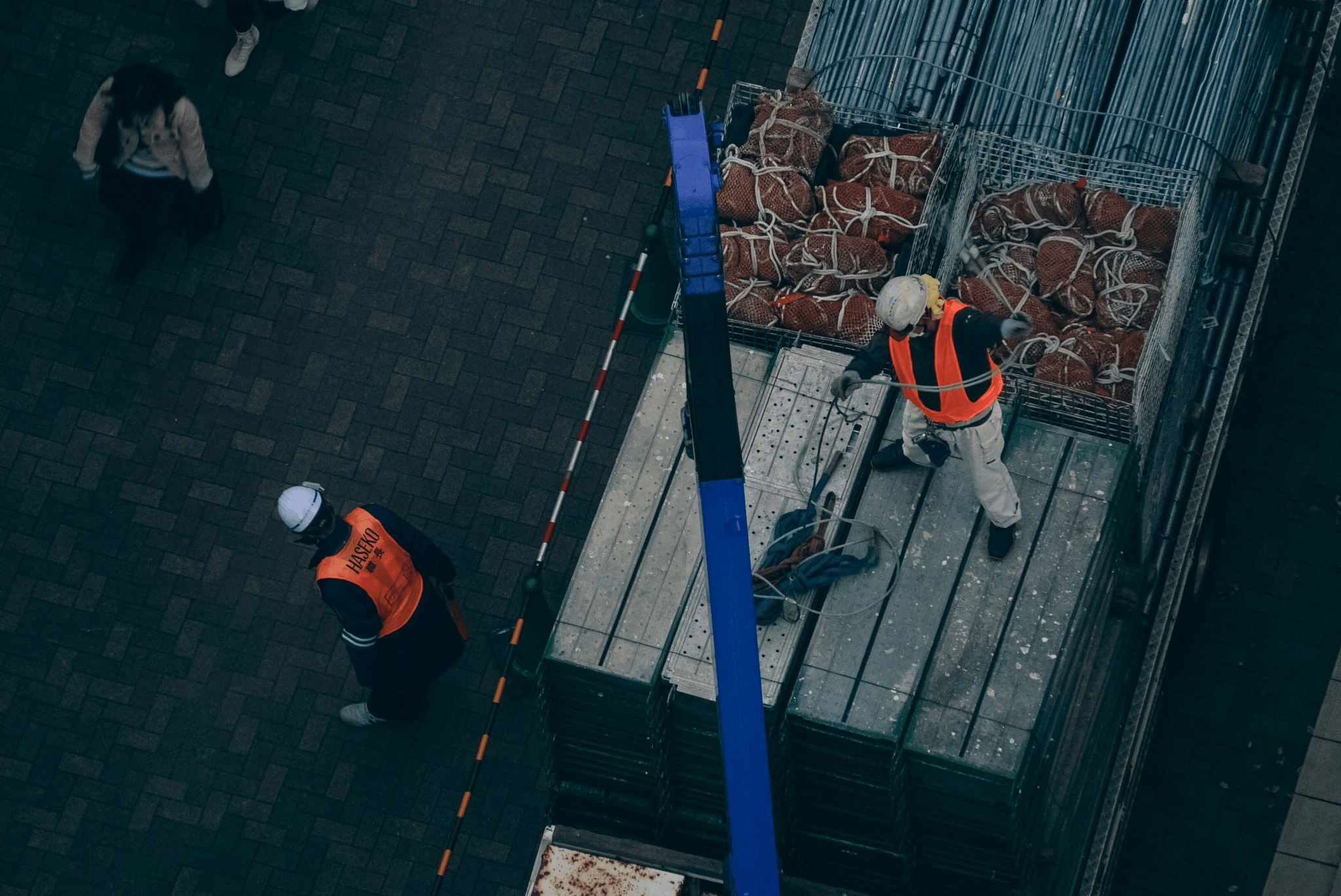 house built out of shipping containers construction process
