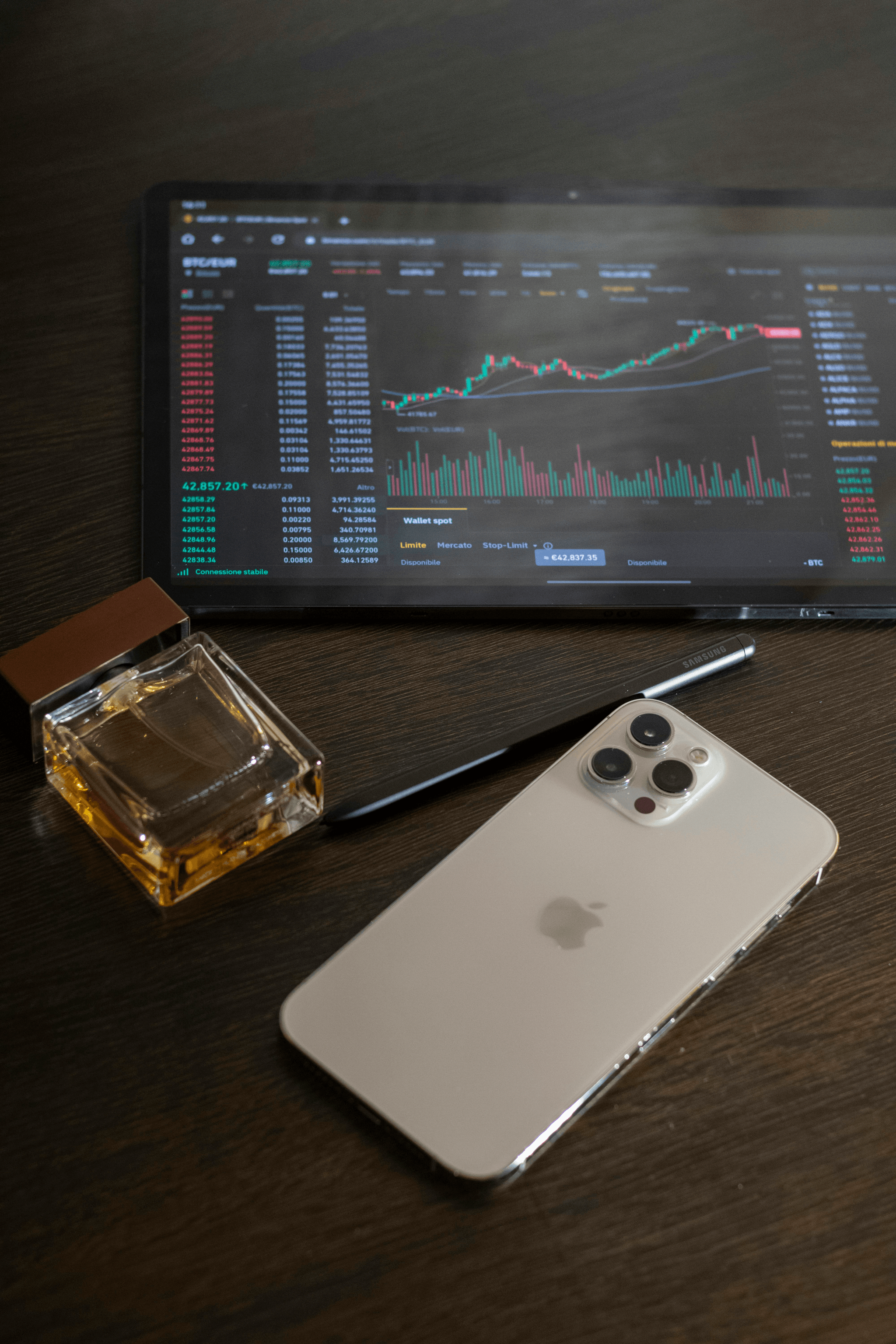 What is trading company - modern technology illustration