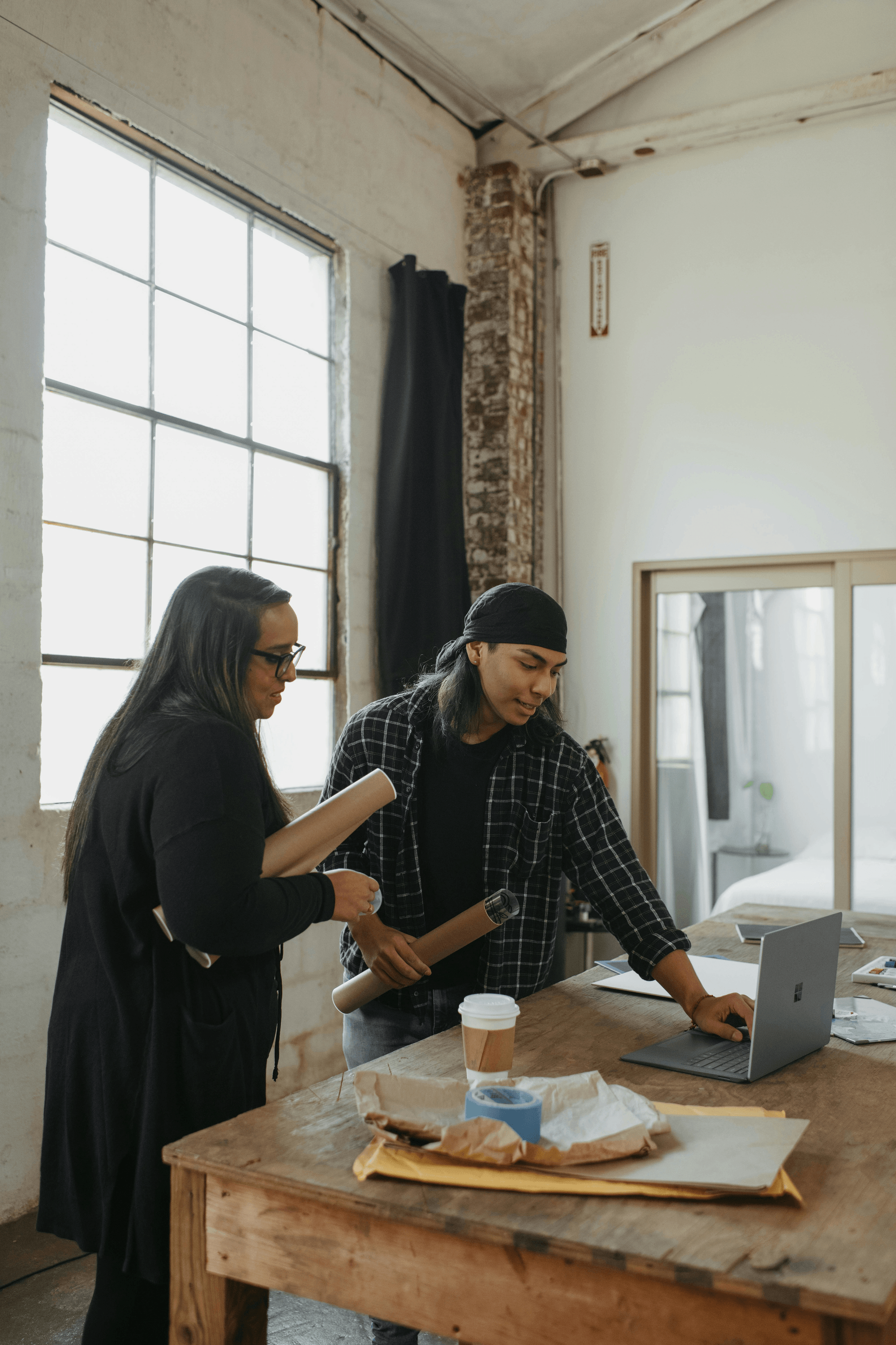 Effective communication with aliexpress manufacturer during negotiations.