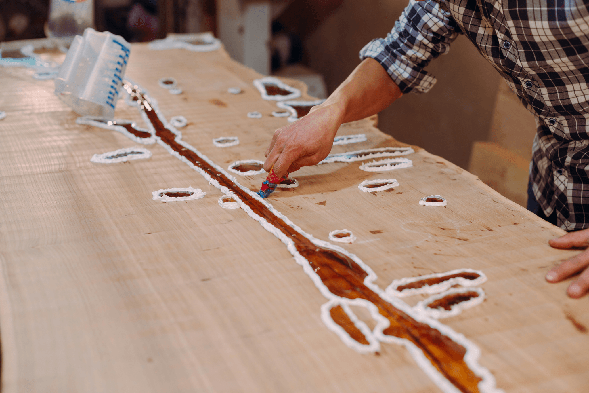 Polyurethane Based Glue in Wooden Sculptures Assembly