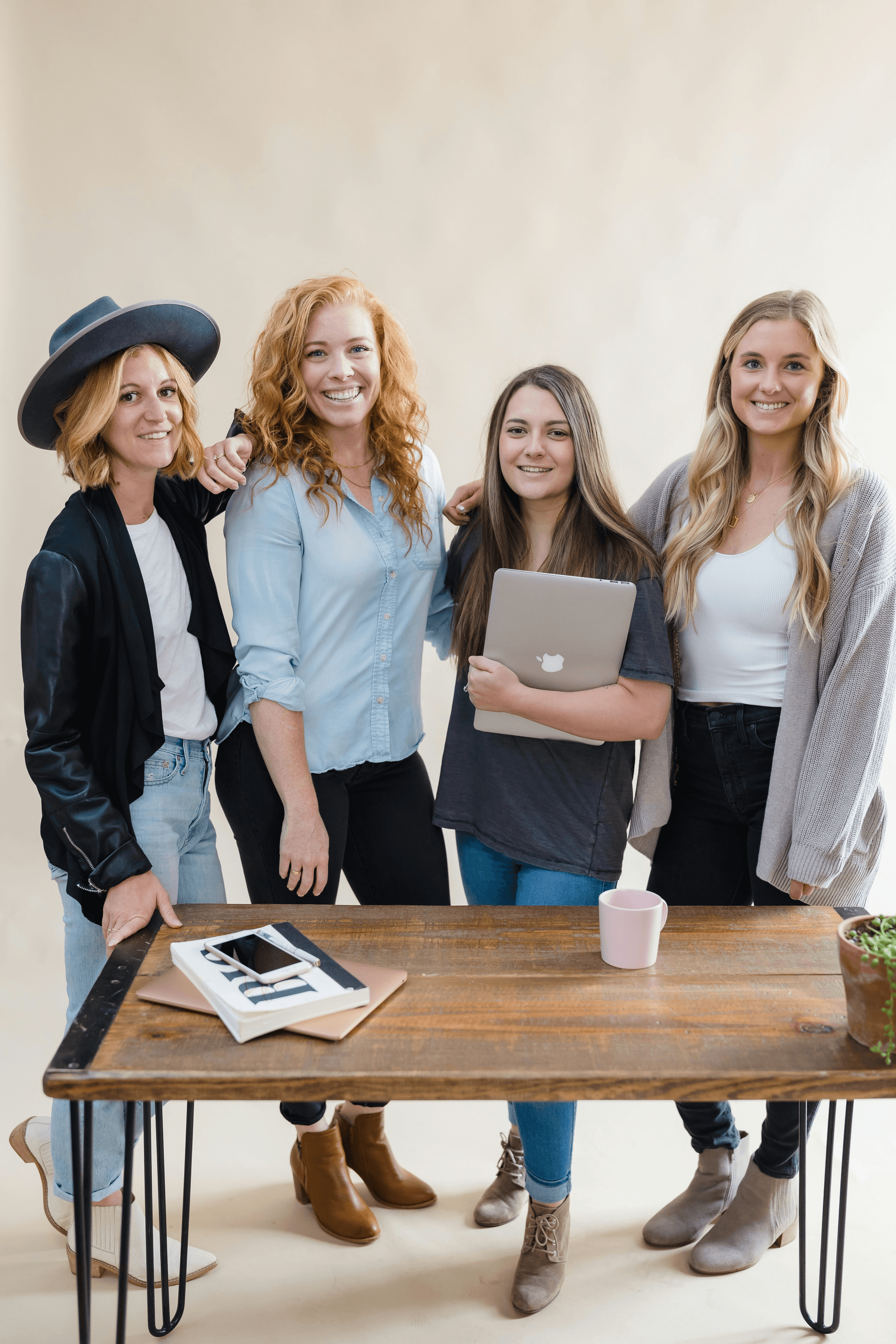 international sourcing manager discussing strategies at SSOURCING INC.