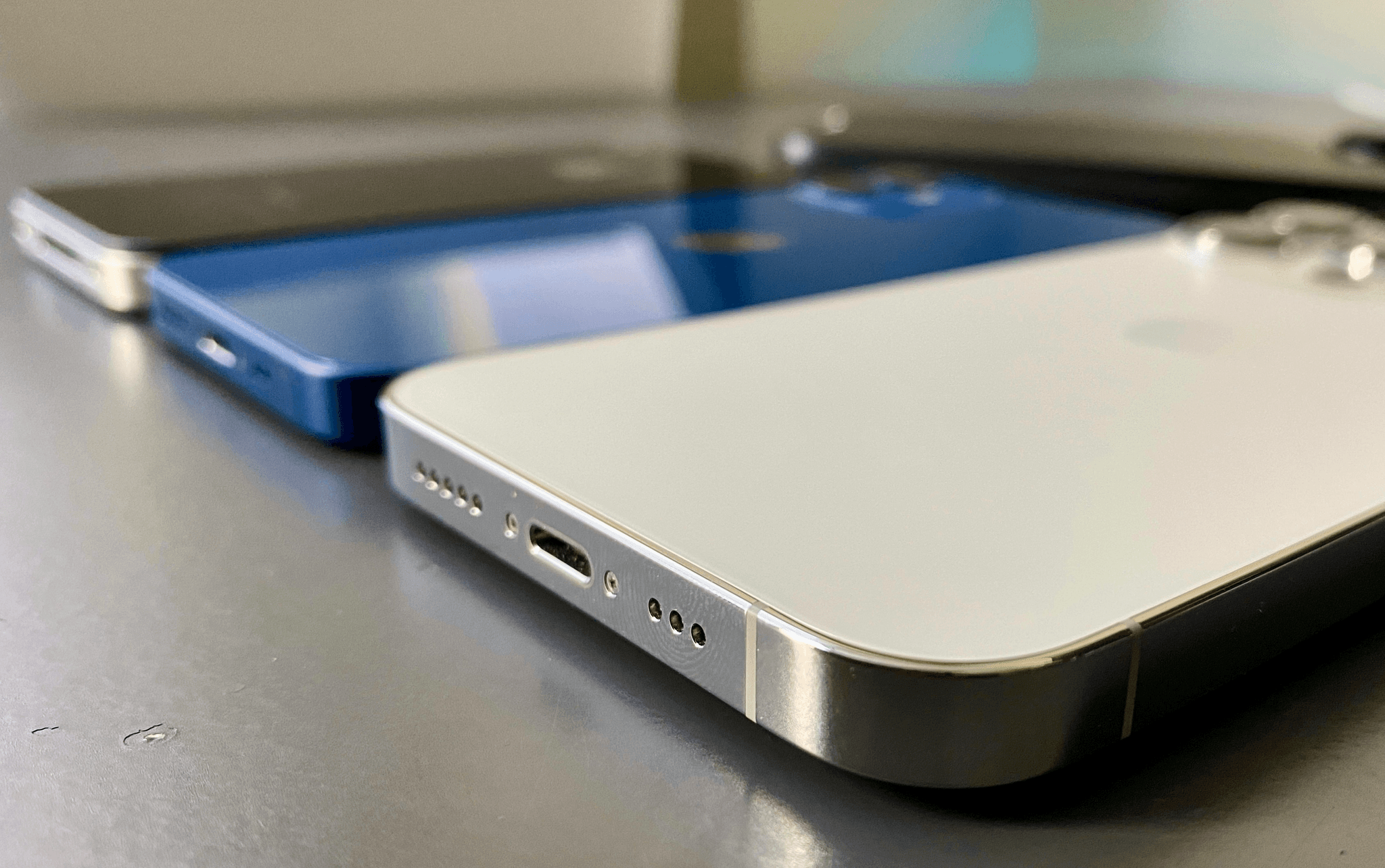 single sourcing vs multiple sourcing comparison between Apple and Toyota