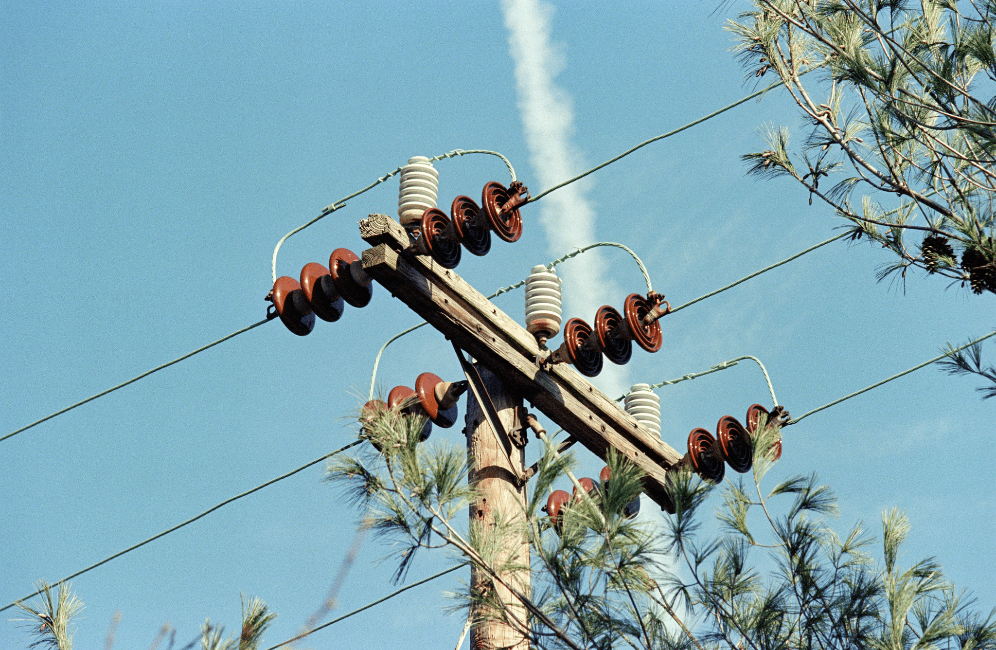 Explore essential features of quality powerline equipment.