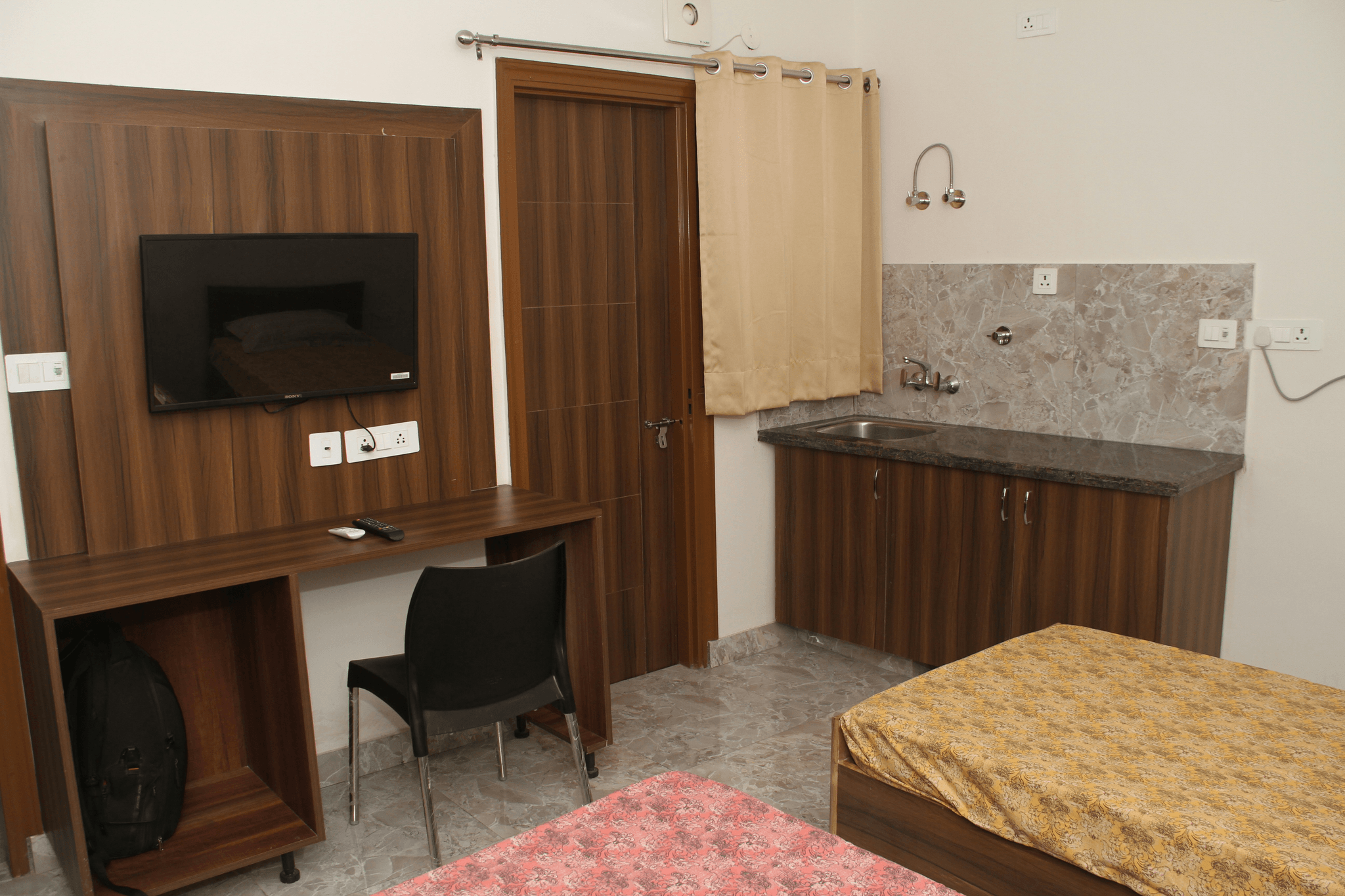 mining accommodation options comparison between hotels and rentals