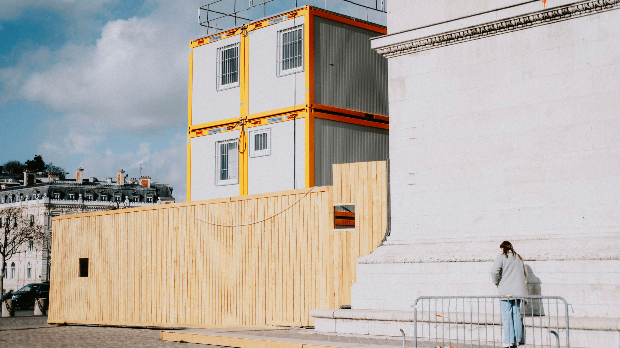 Efficient assembly of prefab container house