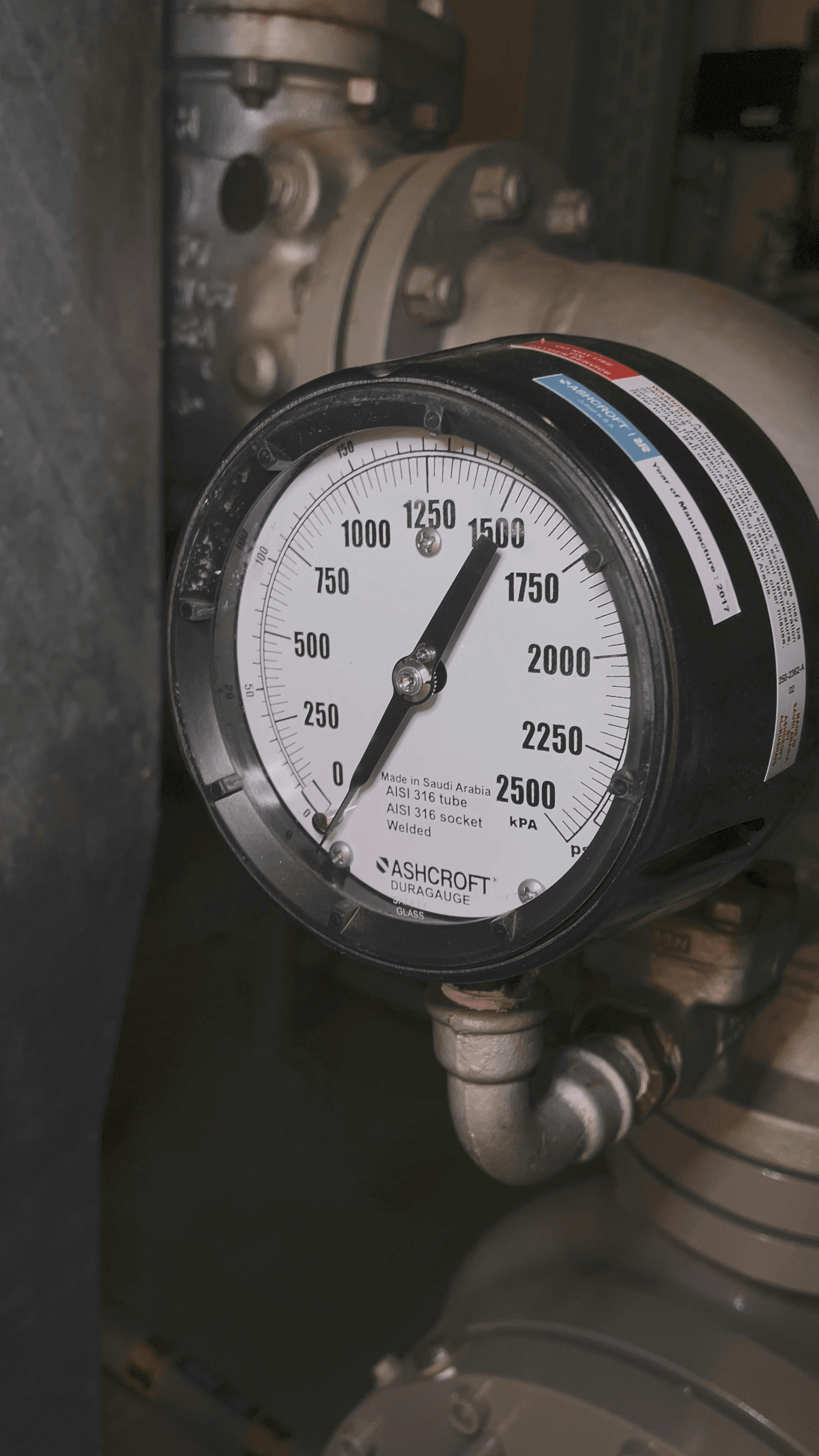 Detailed testing setup of reciprocating compressor with digital gauges}.