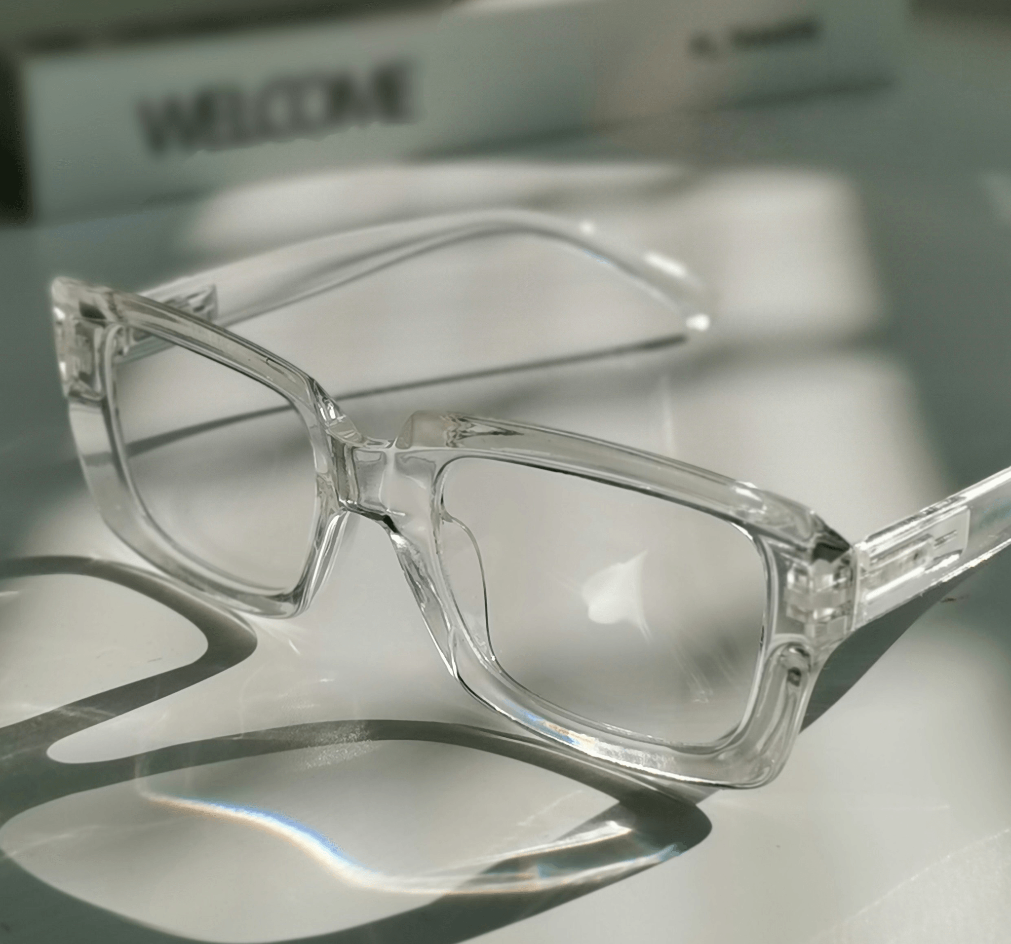 what are plastic glasses frames made of: comparison of lens materials