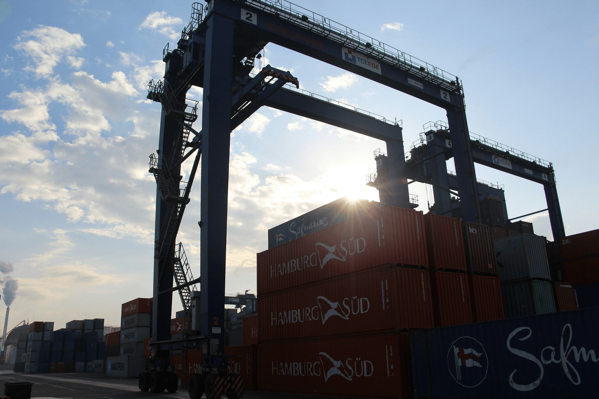 Efficient transport solutions for prefab homes from China