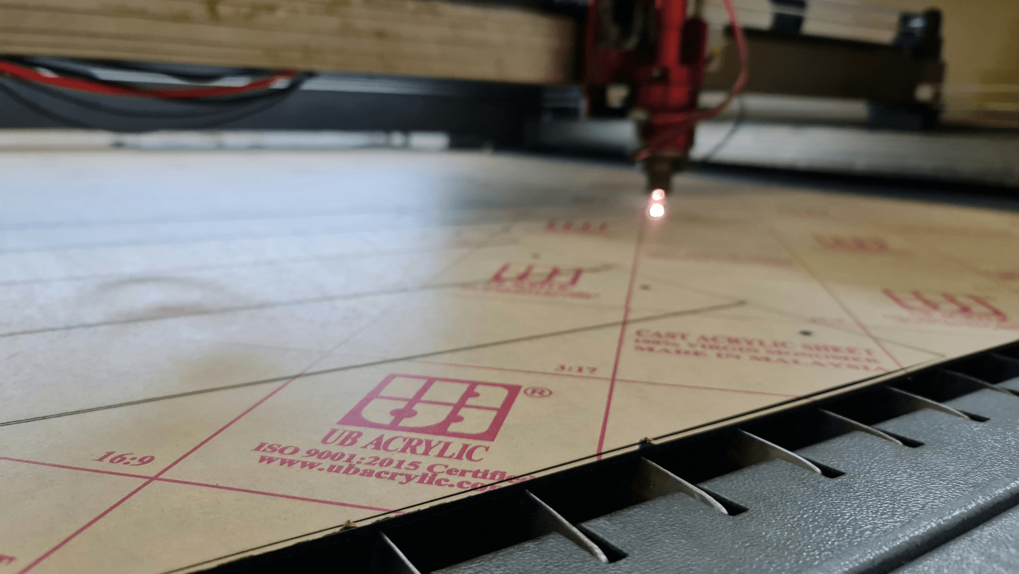 Efficient operation of flatbed co2 laser cutting machine