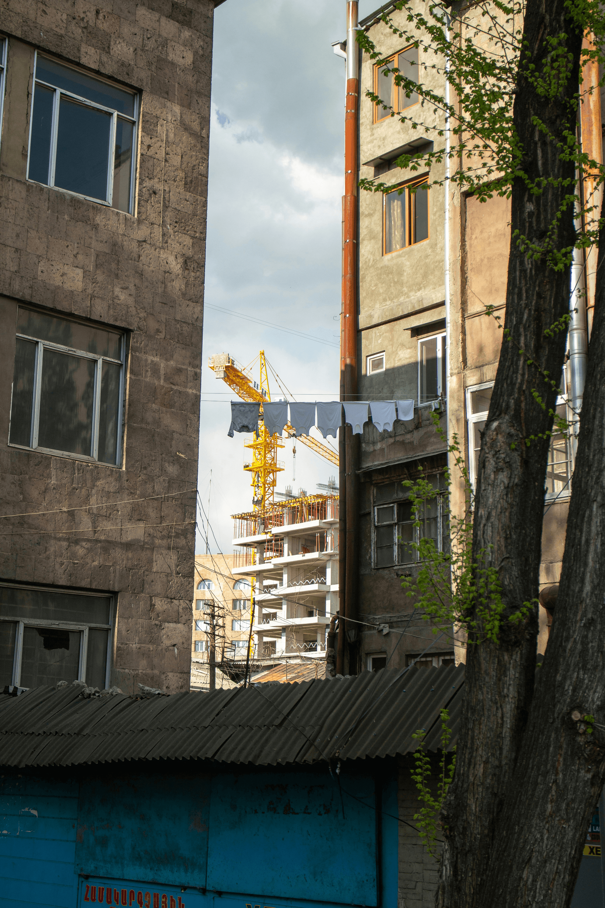 is it cheaper to build a house or buy a modular?