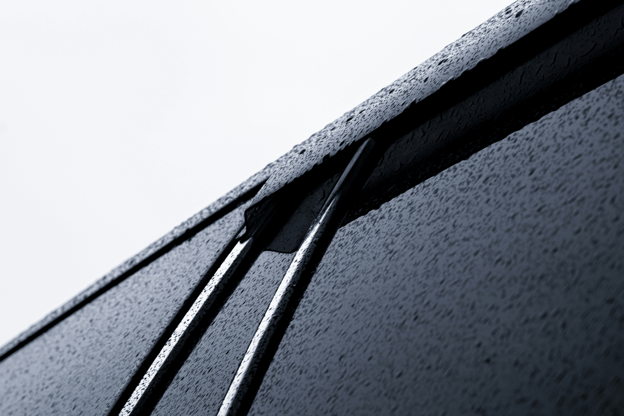 Different styles of frameless wiper blades for vehicles
