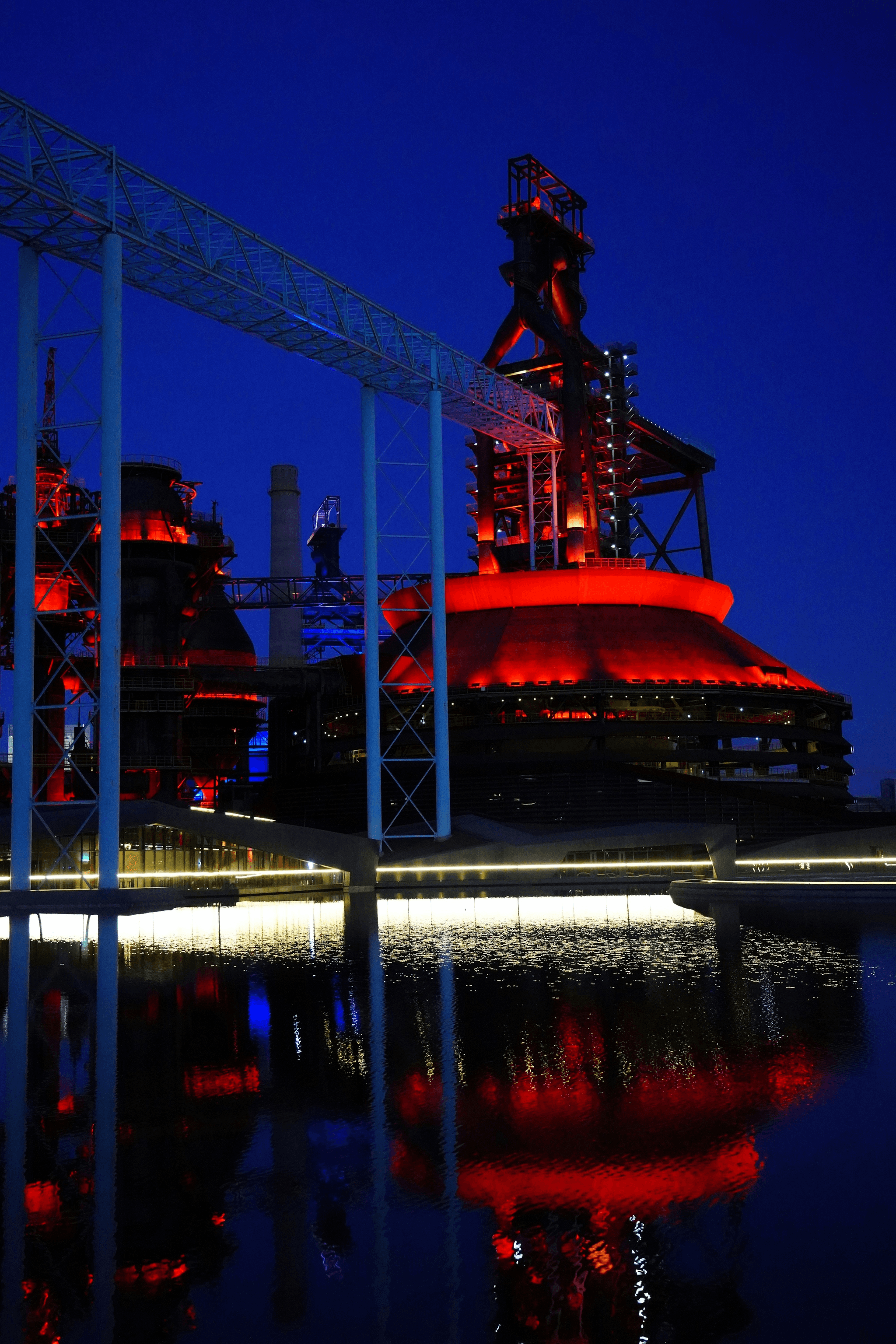 Innovative oil rig accommodation by PreFab Inc.