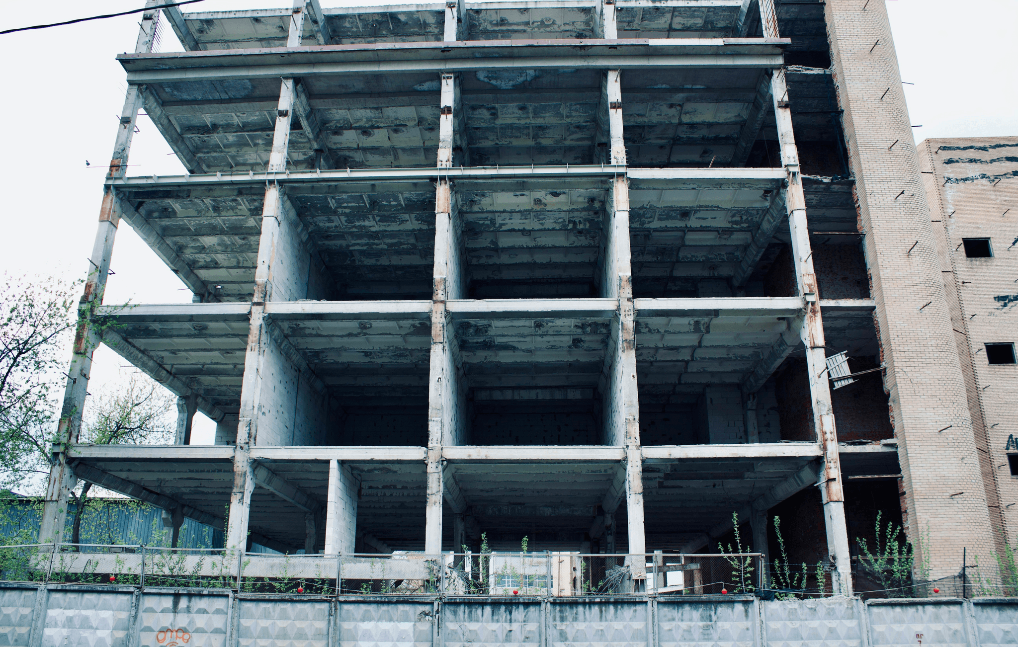 Designing a secure blast-resistant building