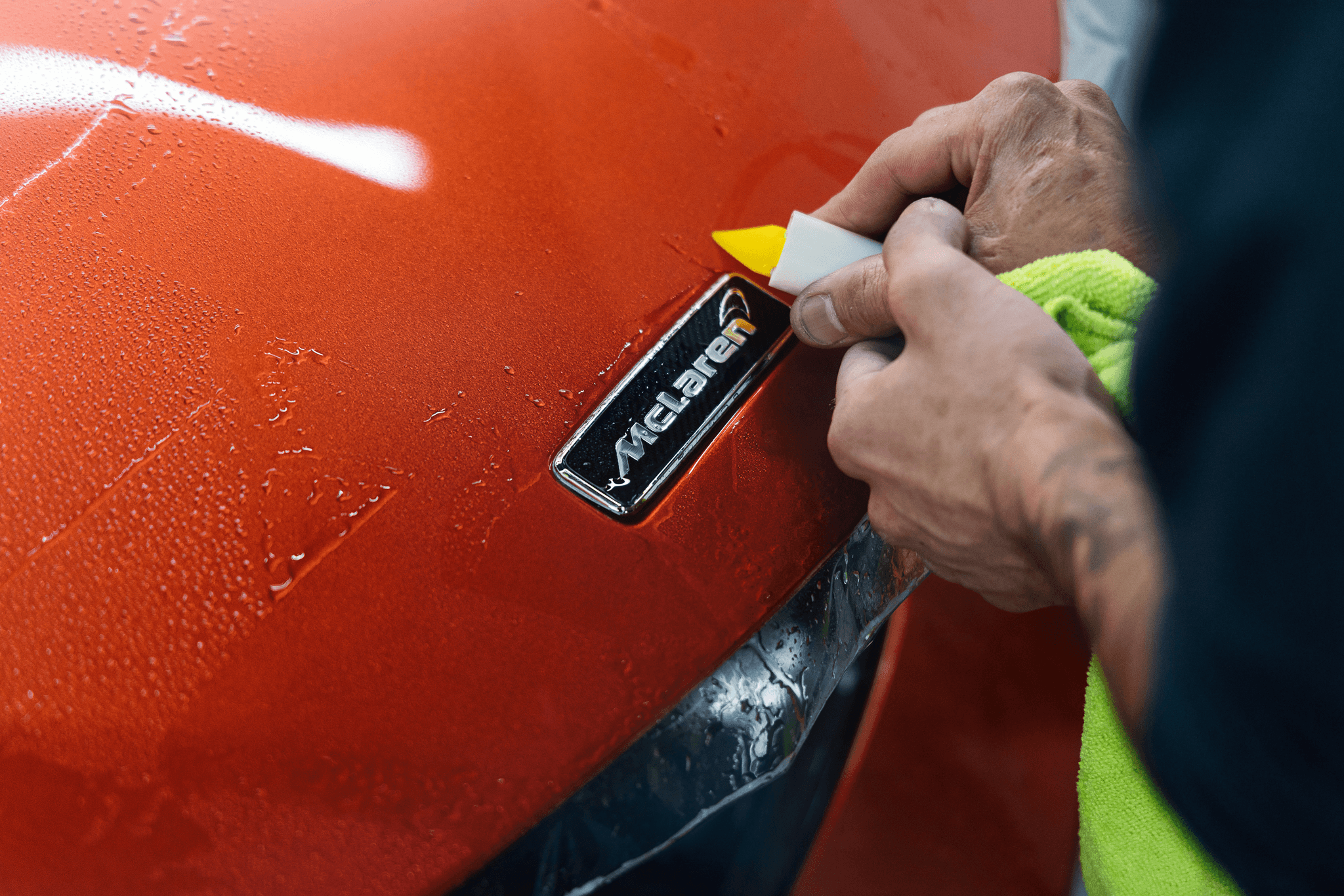 applying adhesive automotive efficiently for strong bond