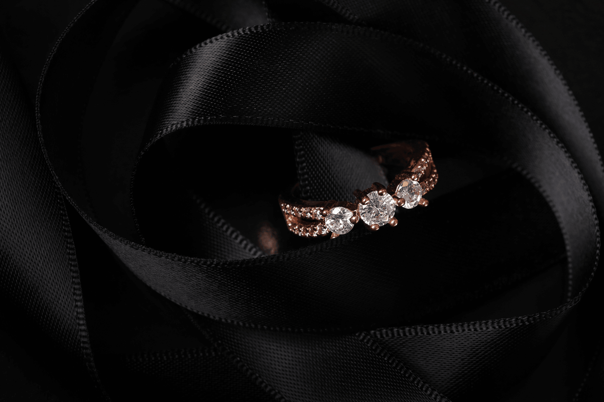 jewelry engraving sydney – exquisite gold ring detail