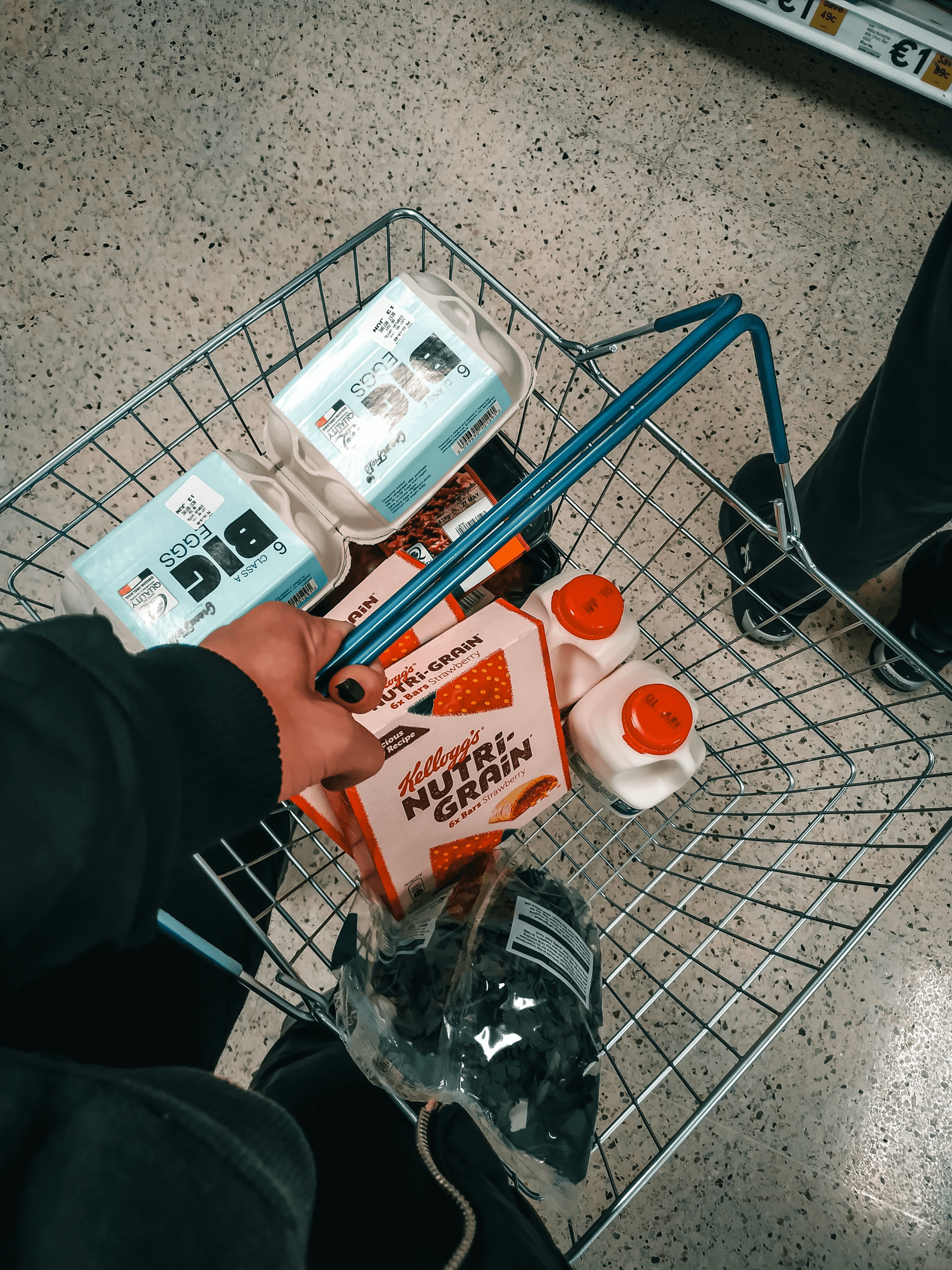 bulk buying websites illustration for smart shopping strategy