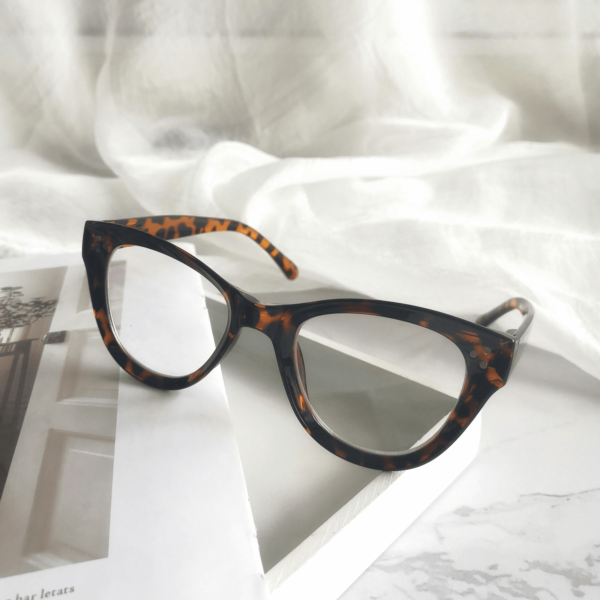 Showcasing stylish 1950s vintage eyeglasses collection.