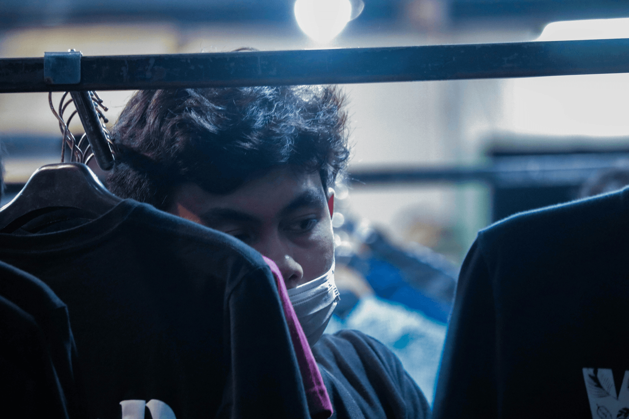 Observing production processes when finding a clothing manufacturer