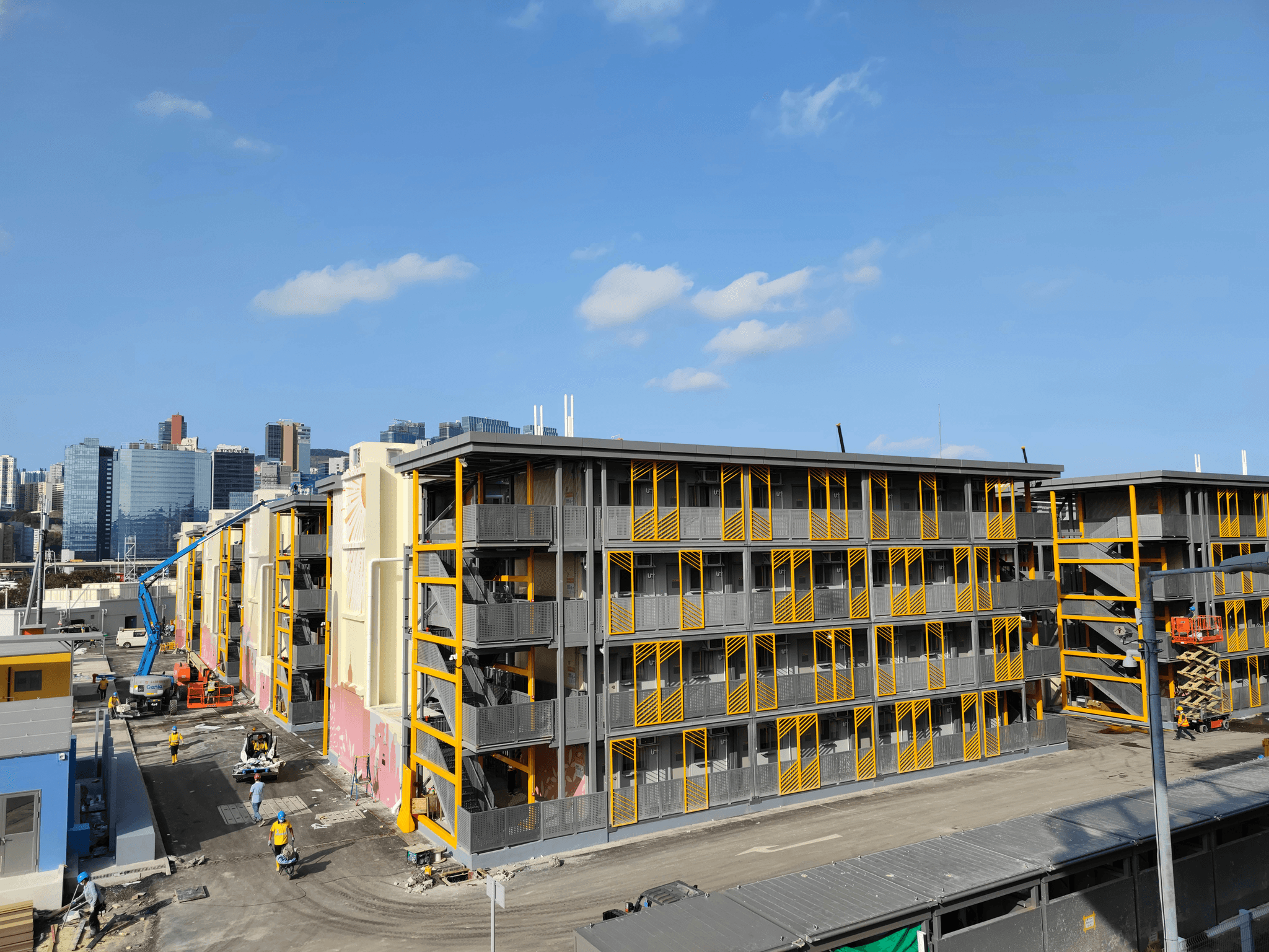 Comfortable oil field housing solution: temporary unit