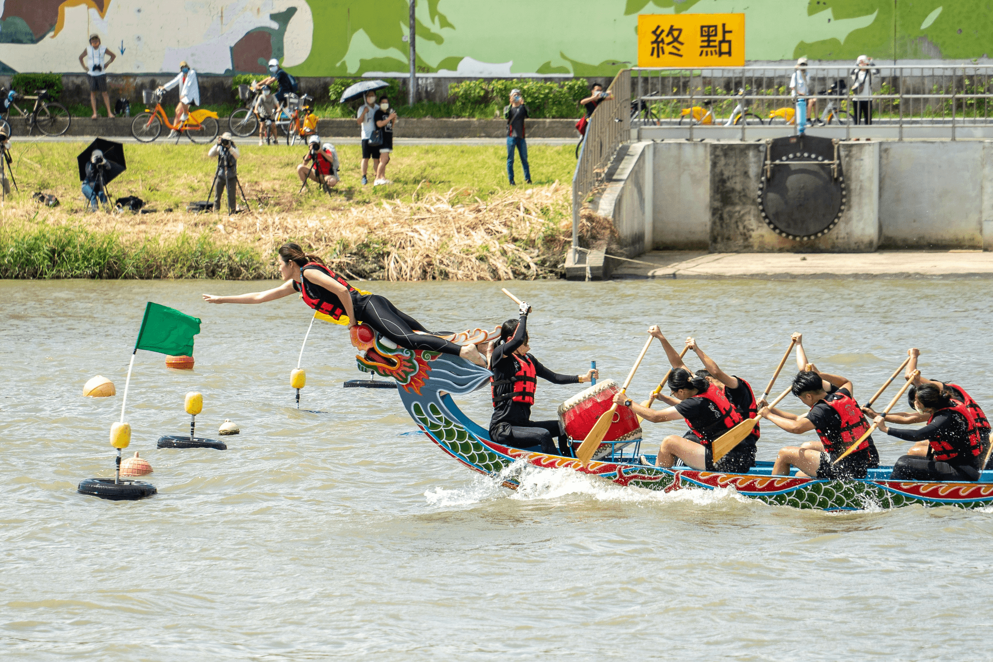 Exciting dragon boat races at Chinese holidays 2024