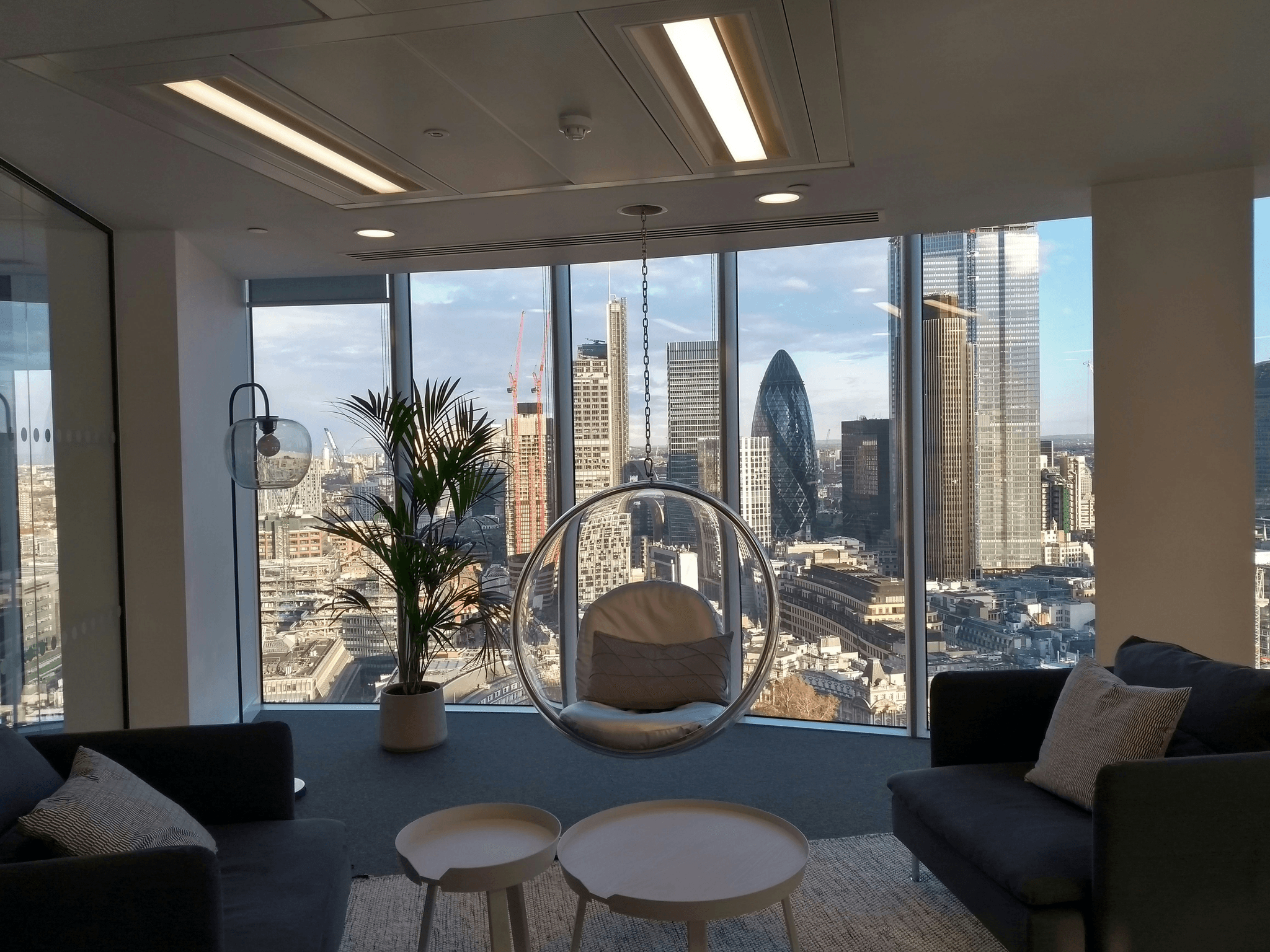 Oficina moderna hecha con container oficina