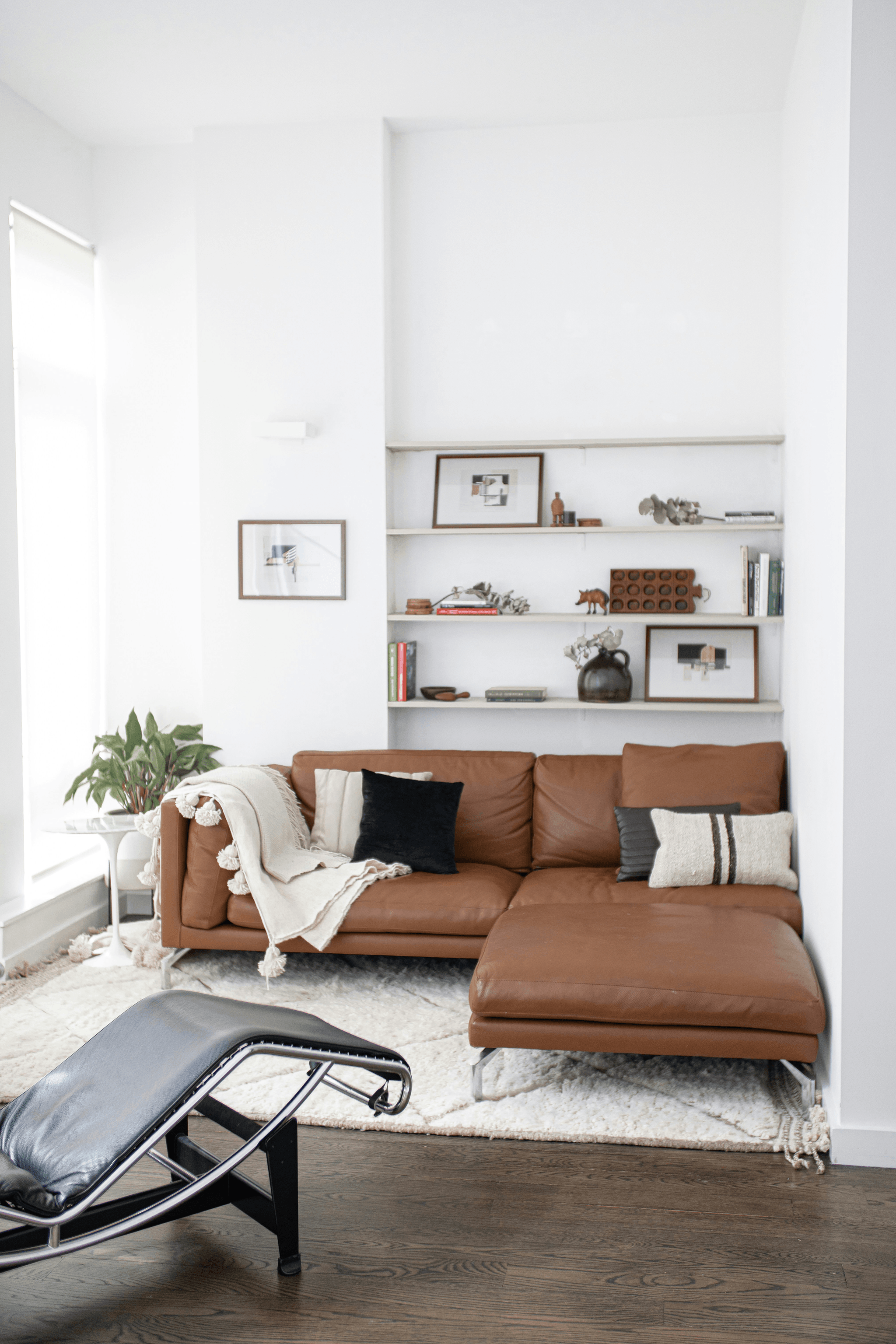 Luxurious leather sofa from premier China furniture manufacturer