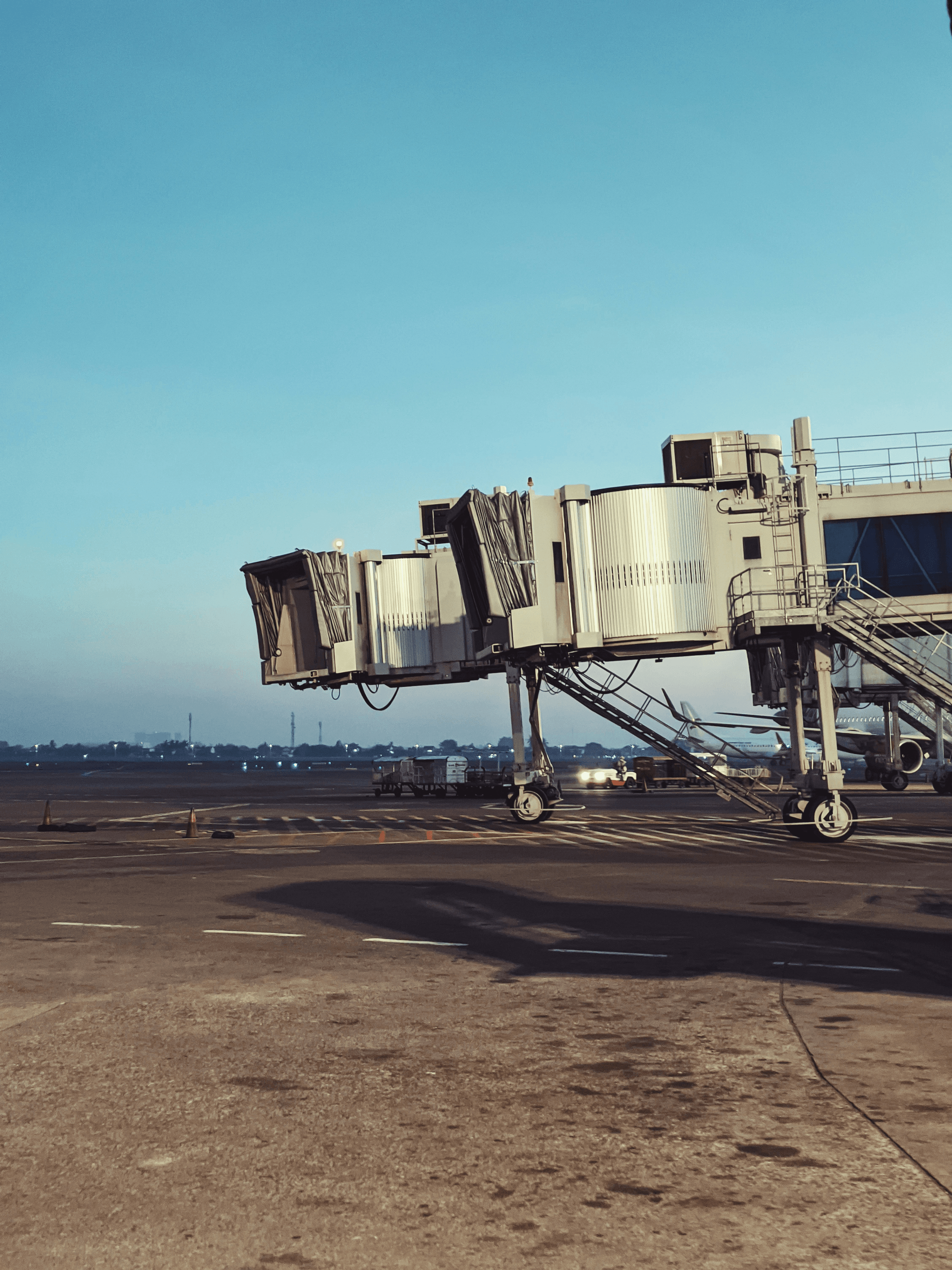 Ground power unit providing electricity to an aircraft