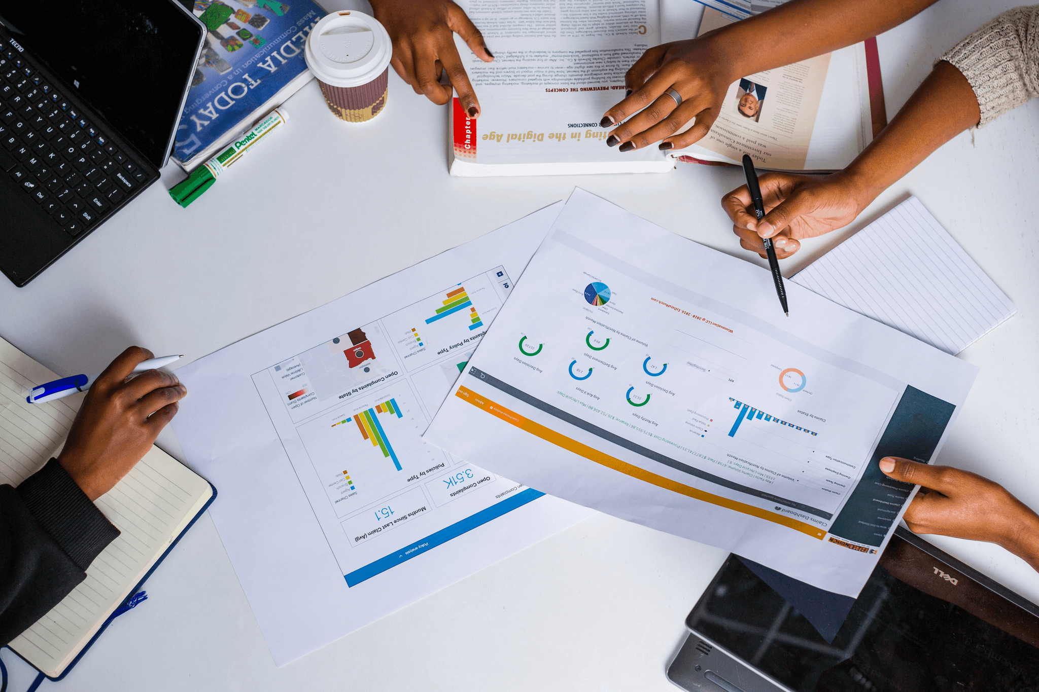 supplier audit china: professionals conducting a factory audit