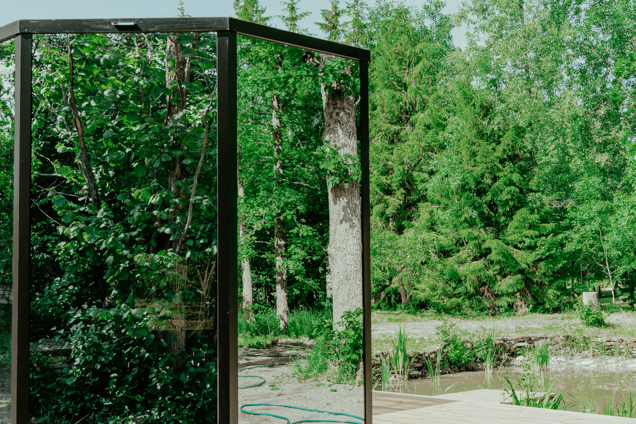 Innovative outdoor security booth featuring reinforced glass