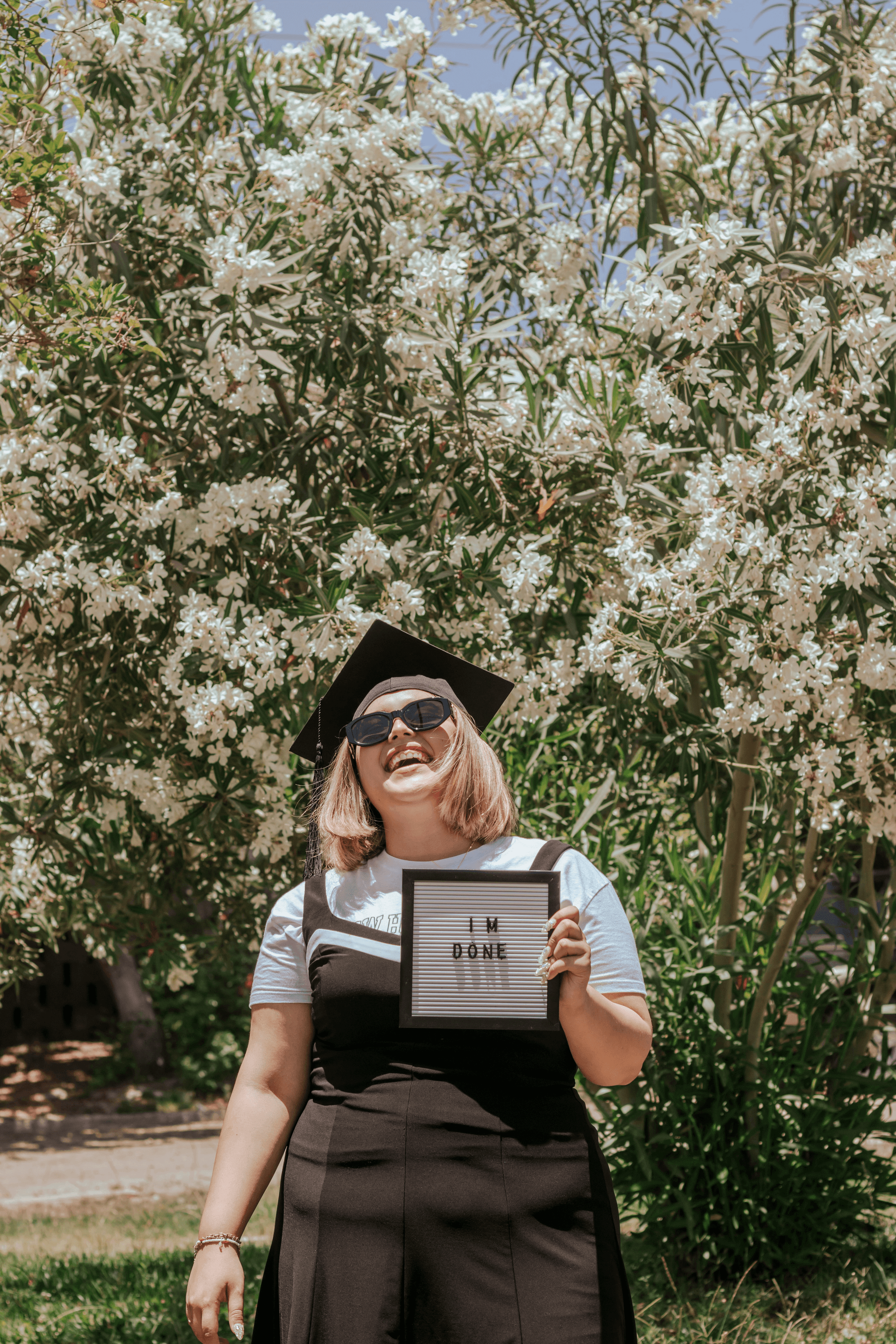 完成成为持证心理健康顾问的教育要求的人