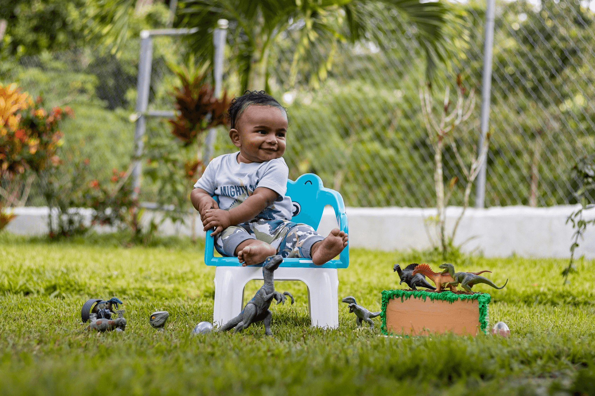 6 tips to keep your toddler busy in public