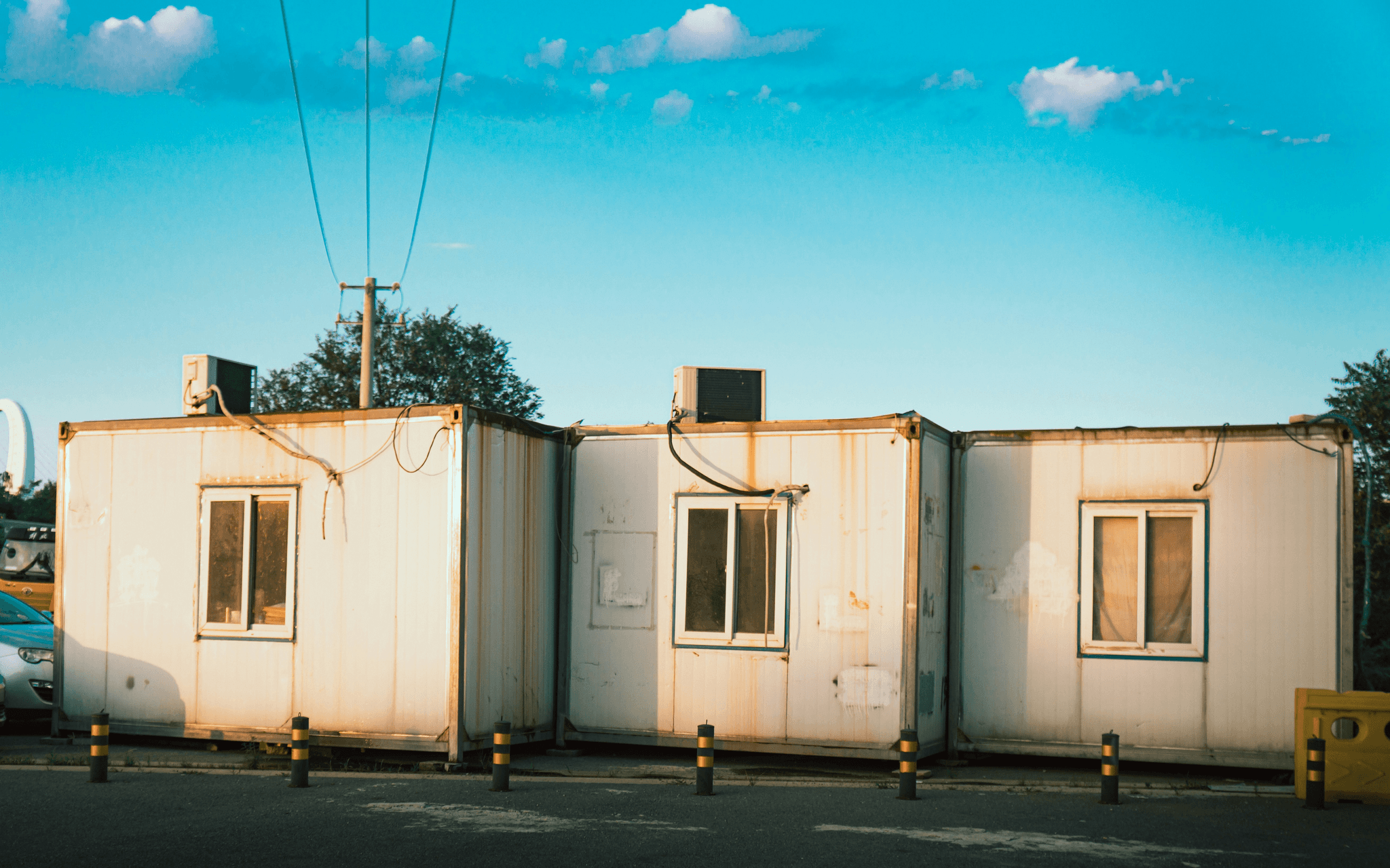 Detachable container house assembly process on construction site