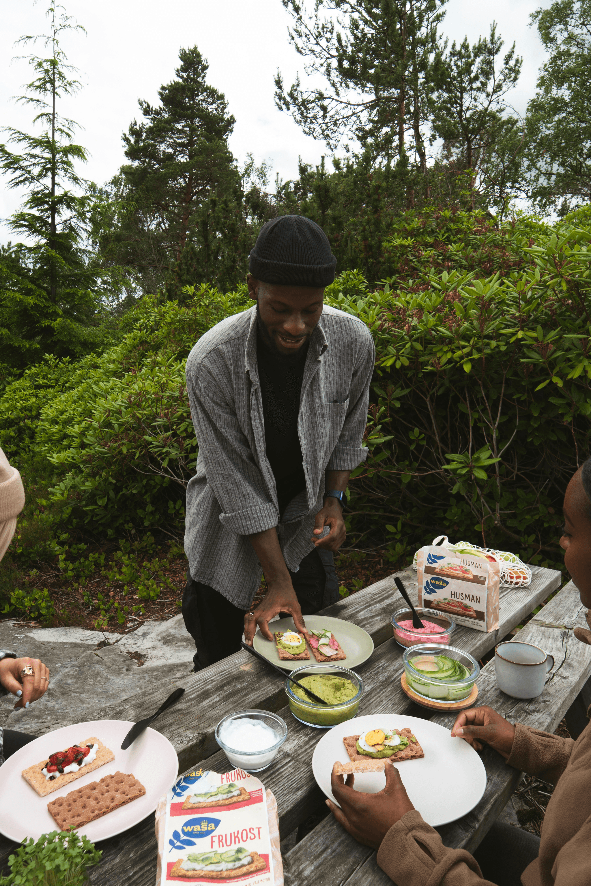 What is a pop up restaurant: outdoor dining experience with chef plating dishes