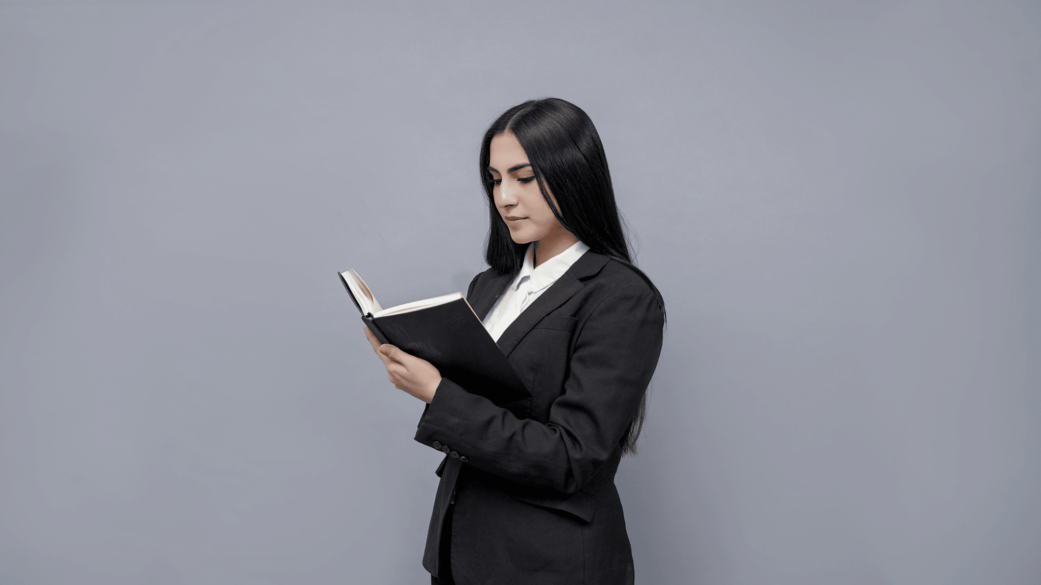 We offer you tailored support to optimize your credit and insurance processes, taking into account your specific needs. Personalized Accompaniment Our Mission Black Strategy is a brokerage firm specialized in credit, insurance, and management of administrative procedures, dedicated to supporting individuals, entrepreneurs, and investors in the success of their projects. Our mission: to save you time, money, and peace of mind. We offer you sharp expertise, a network of solid partners, and a personalized strategic approach to effectively meet your needs.