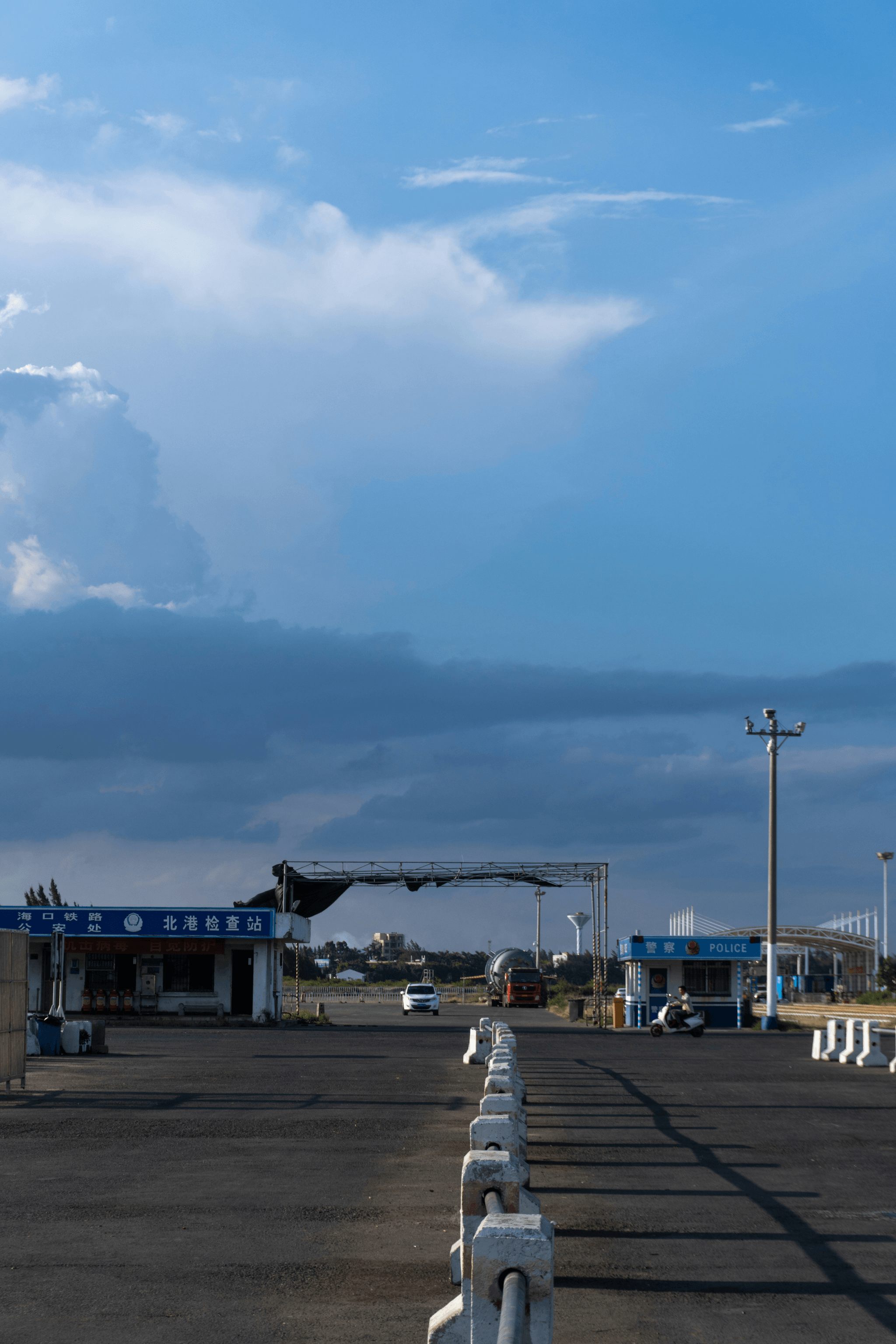 how much does it cost to fill a plane at airport fueling stations