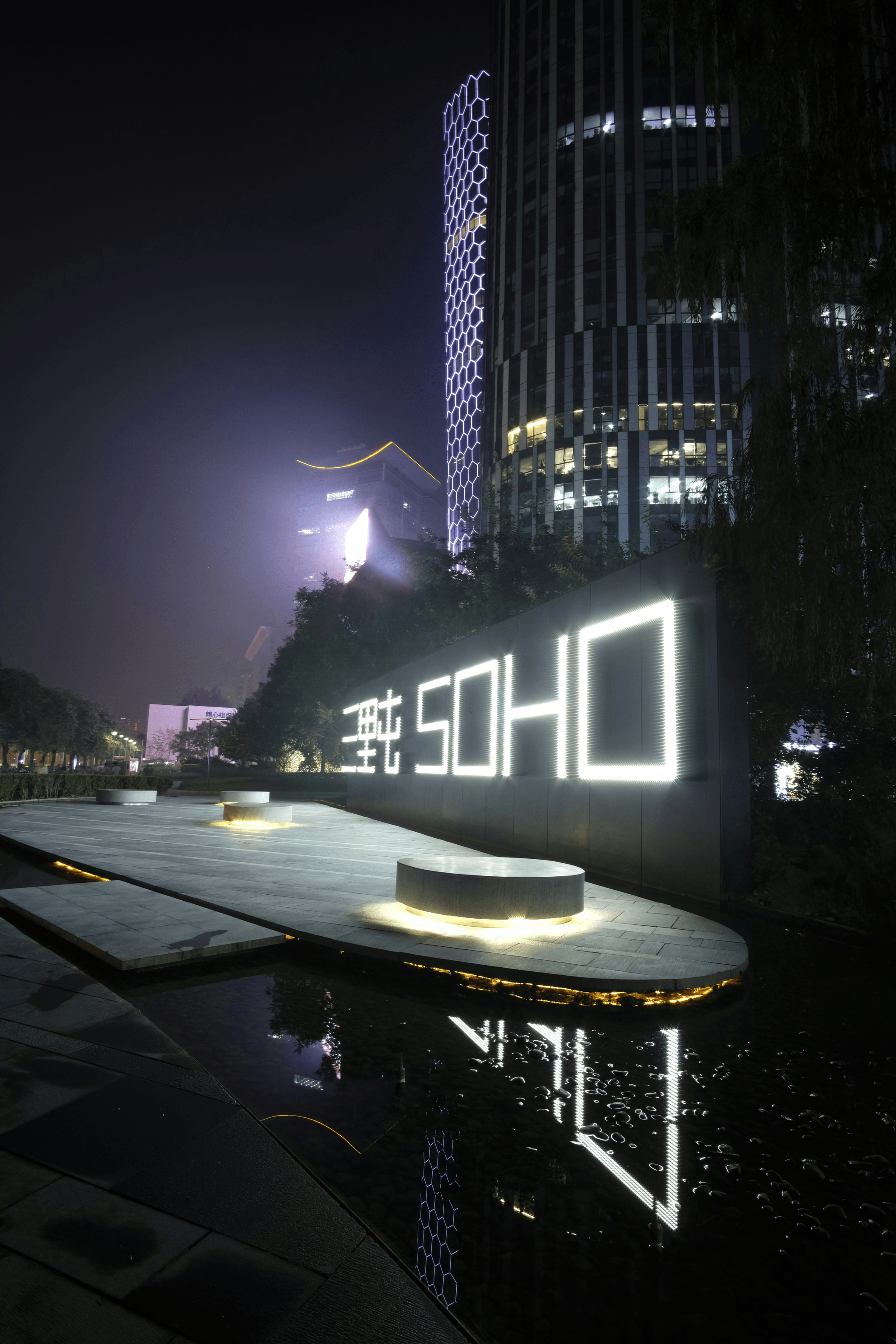 SSOURCING INC.'s team collaborating with China LED light manufacturer