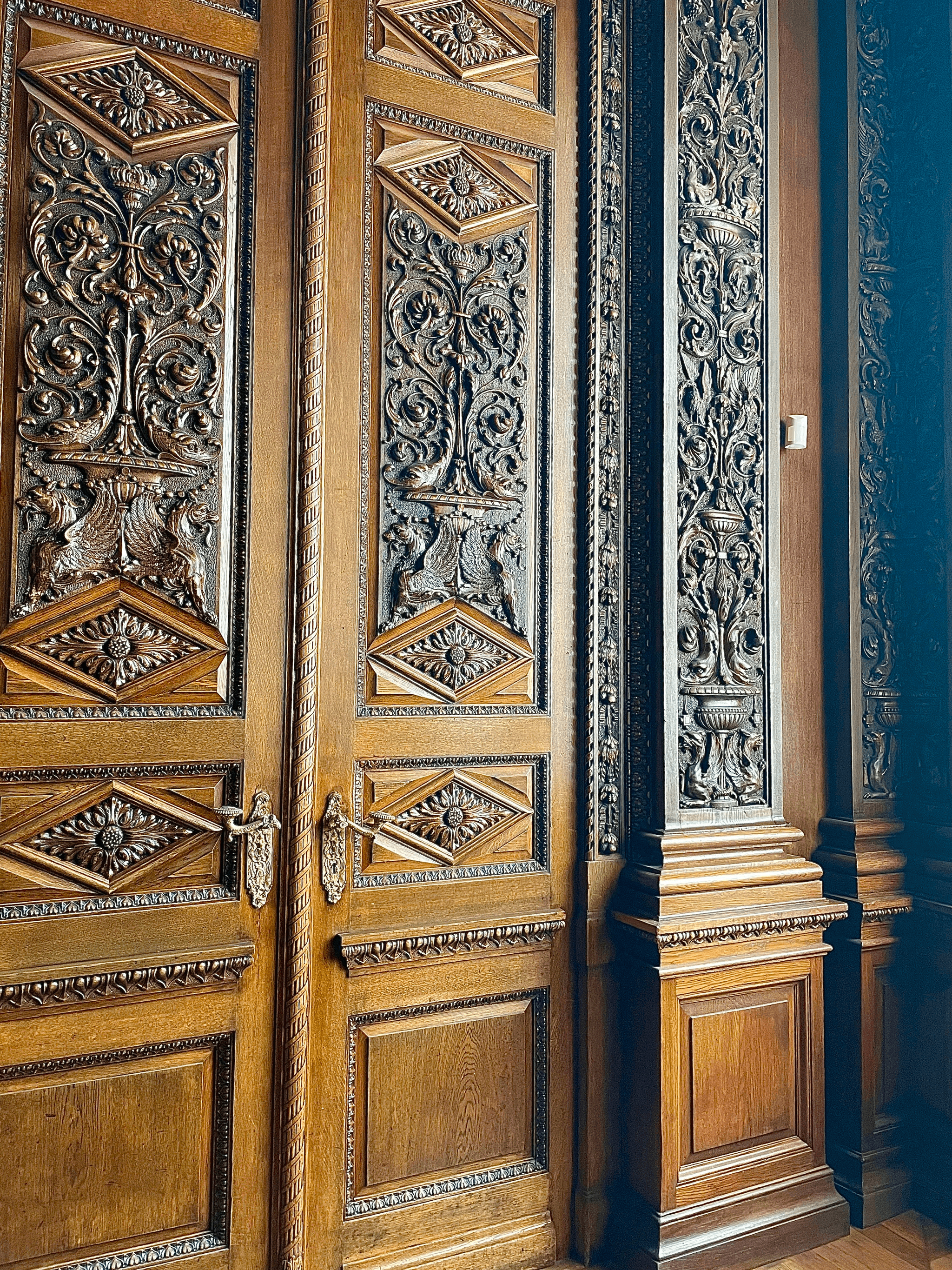 Top door manufacturers showcase wooden door designs