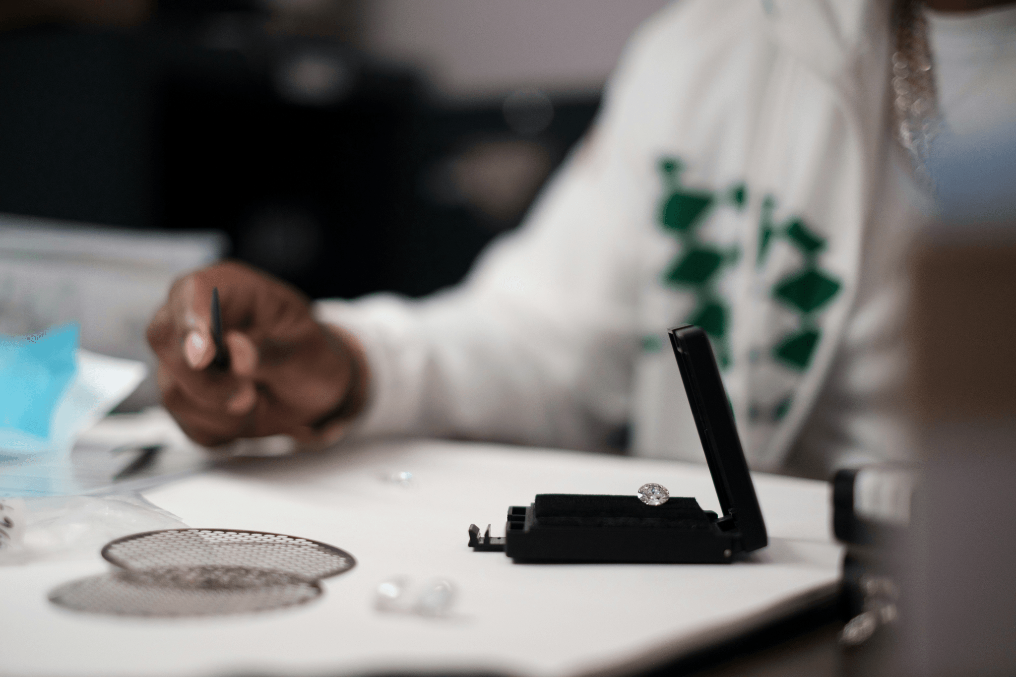 Jewelry inspection tools and gemstones for QC