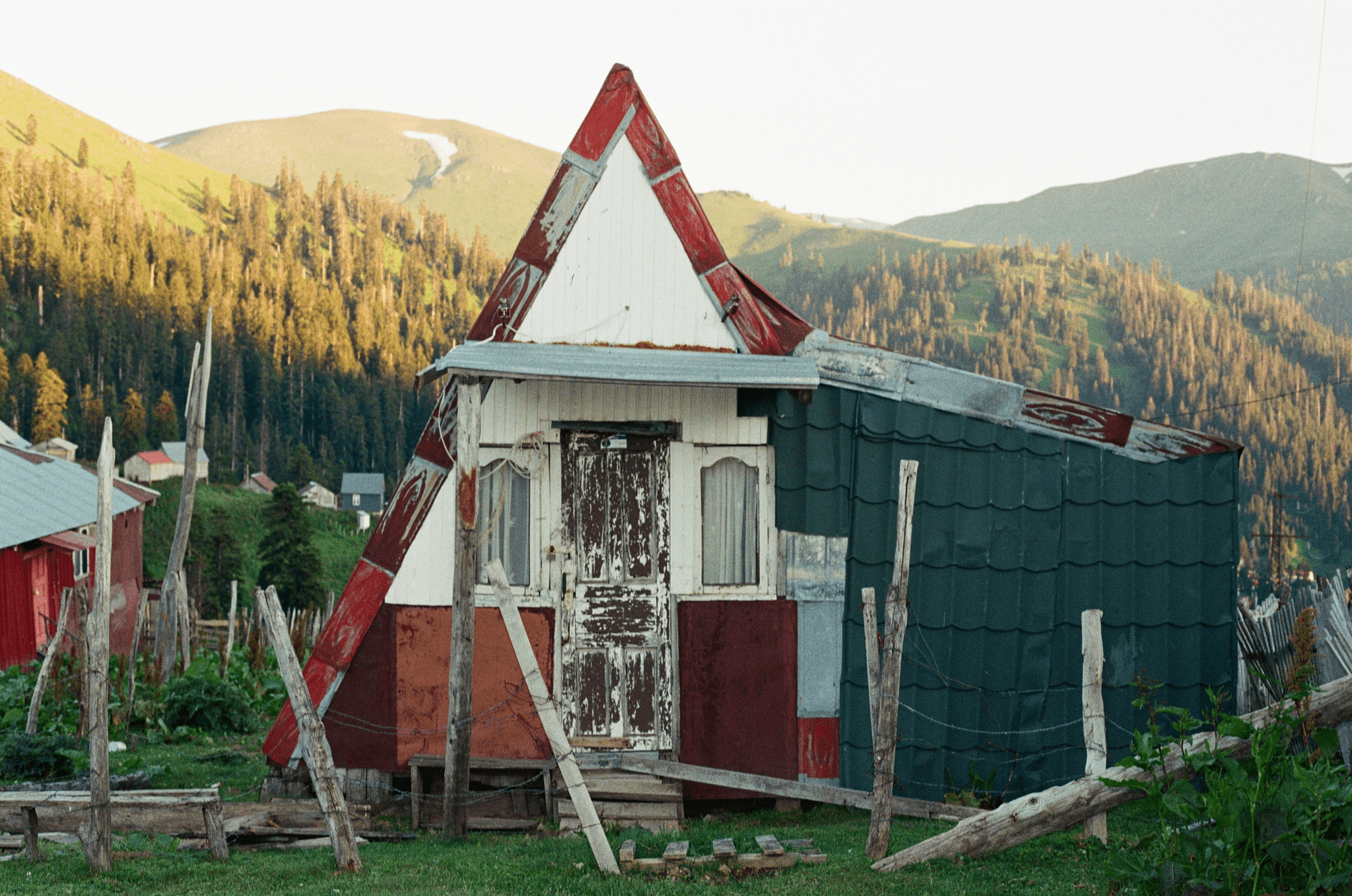 Explore diverse styles & designs in tiny homes