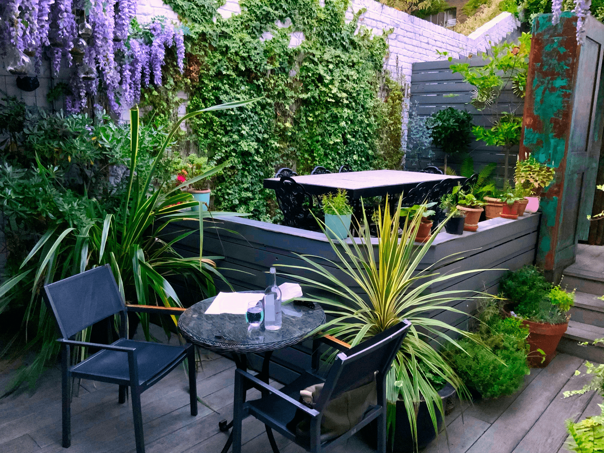 Innovative ideas for decking for gardens in compact spaces