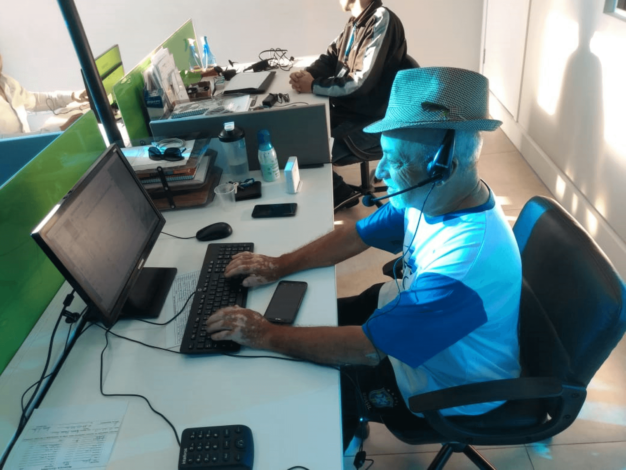 membership website builder customer service representative providing technical assistance