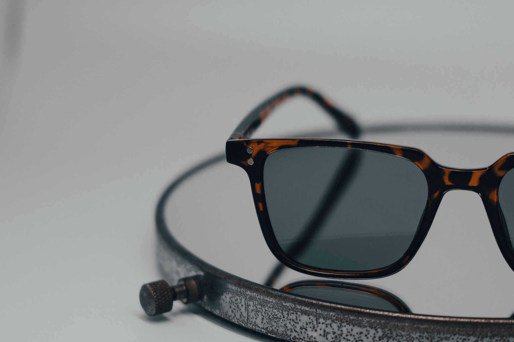what is acetate sunglasses explained with stylish examples