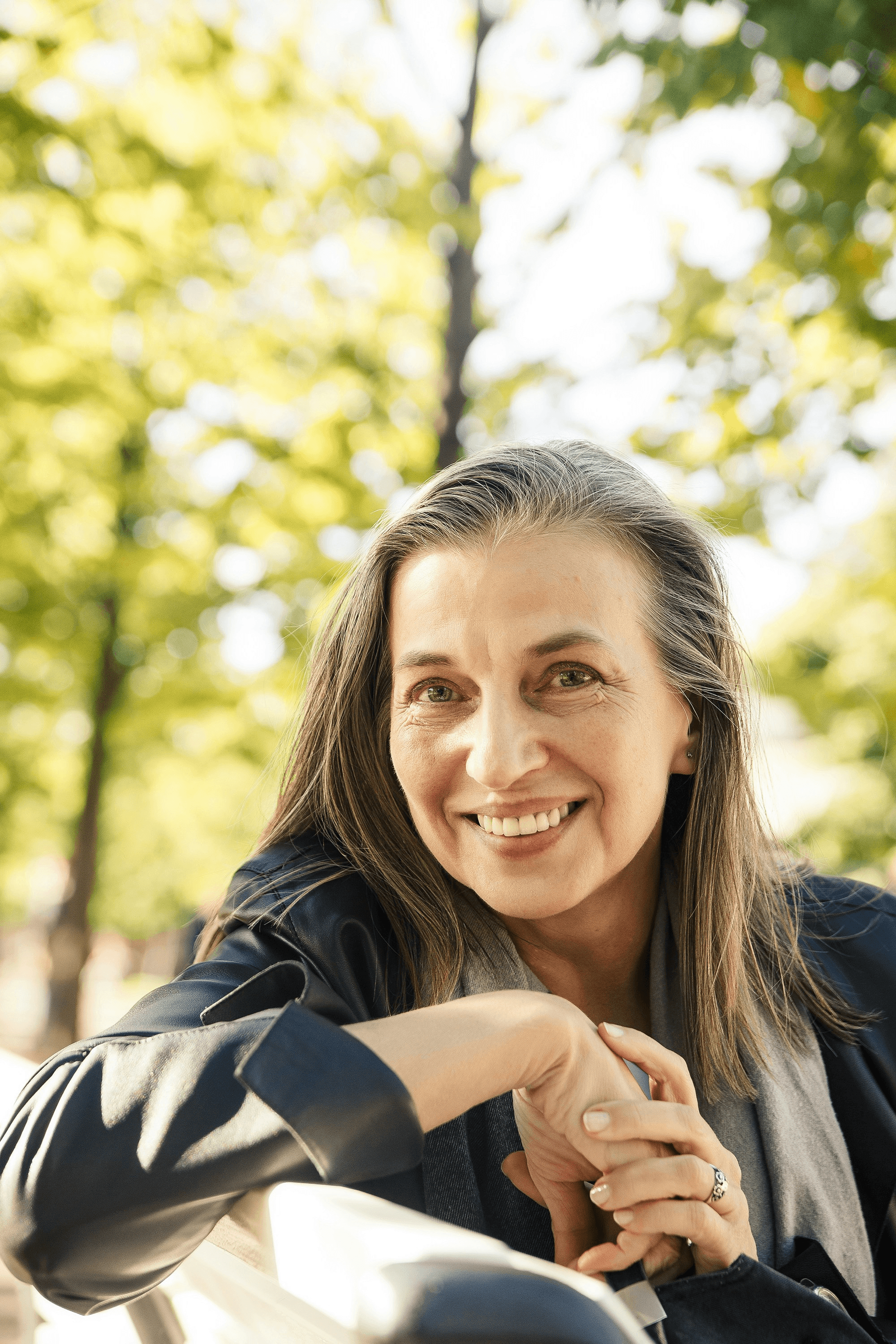 We offer tailored coaching, adapted to the specific needs of each woman, to promote a better understanding of her body. Personalized Coaching Our Commitment ONA Praxis is an expert support space, dedicated to women who wish to take control of their bodies - with awareness, precision, and respect. We offer intelligent sports and body coaching, respectful of female physiology, which develops awareness of movement, precision of movement, and long-term autonomy.